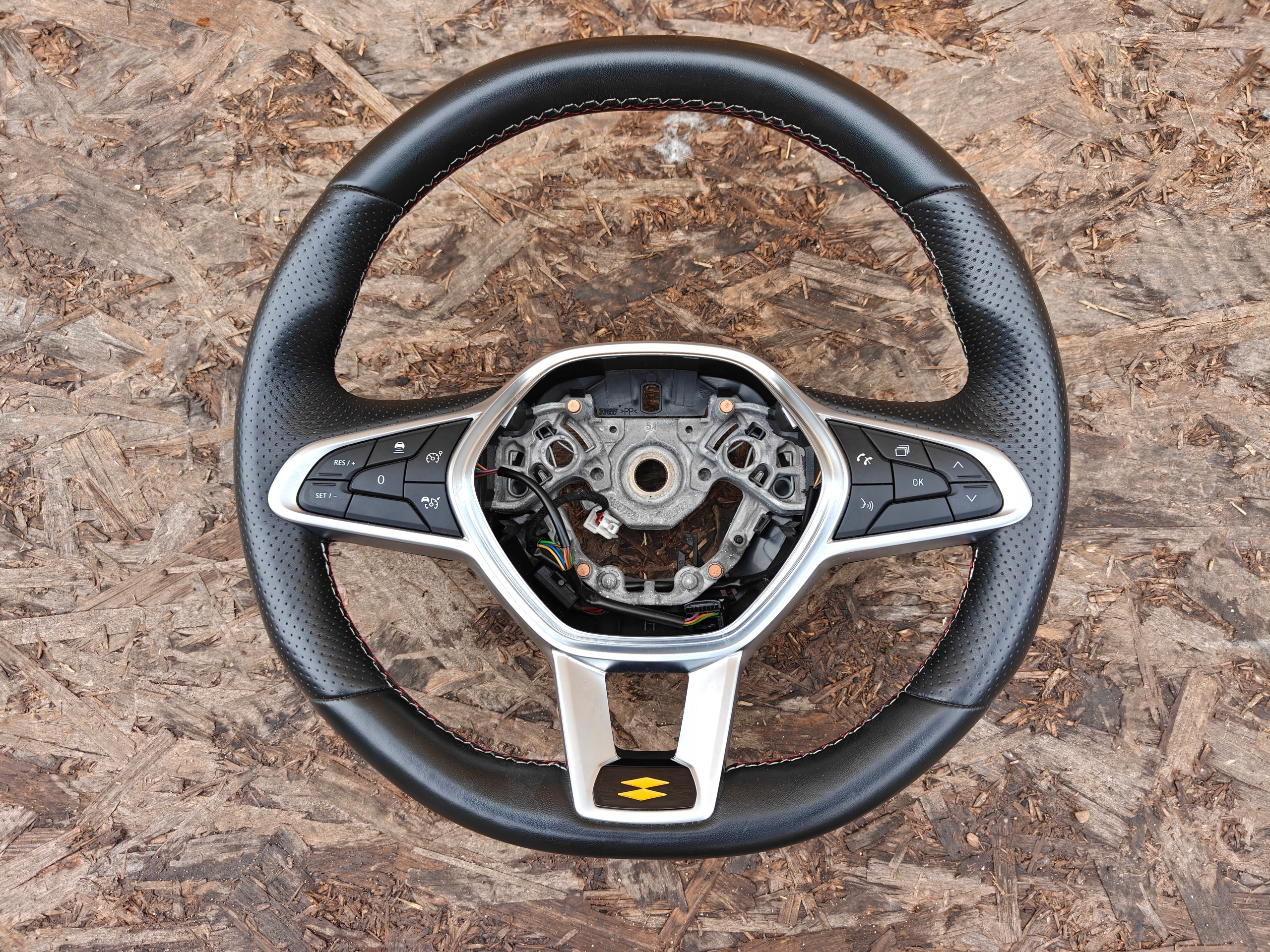 lenkrad RENAULT ARKANA RS LINE 34362358A