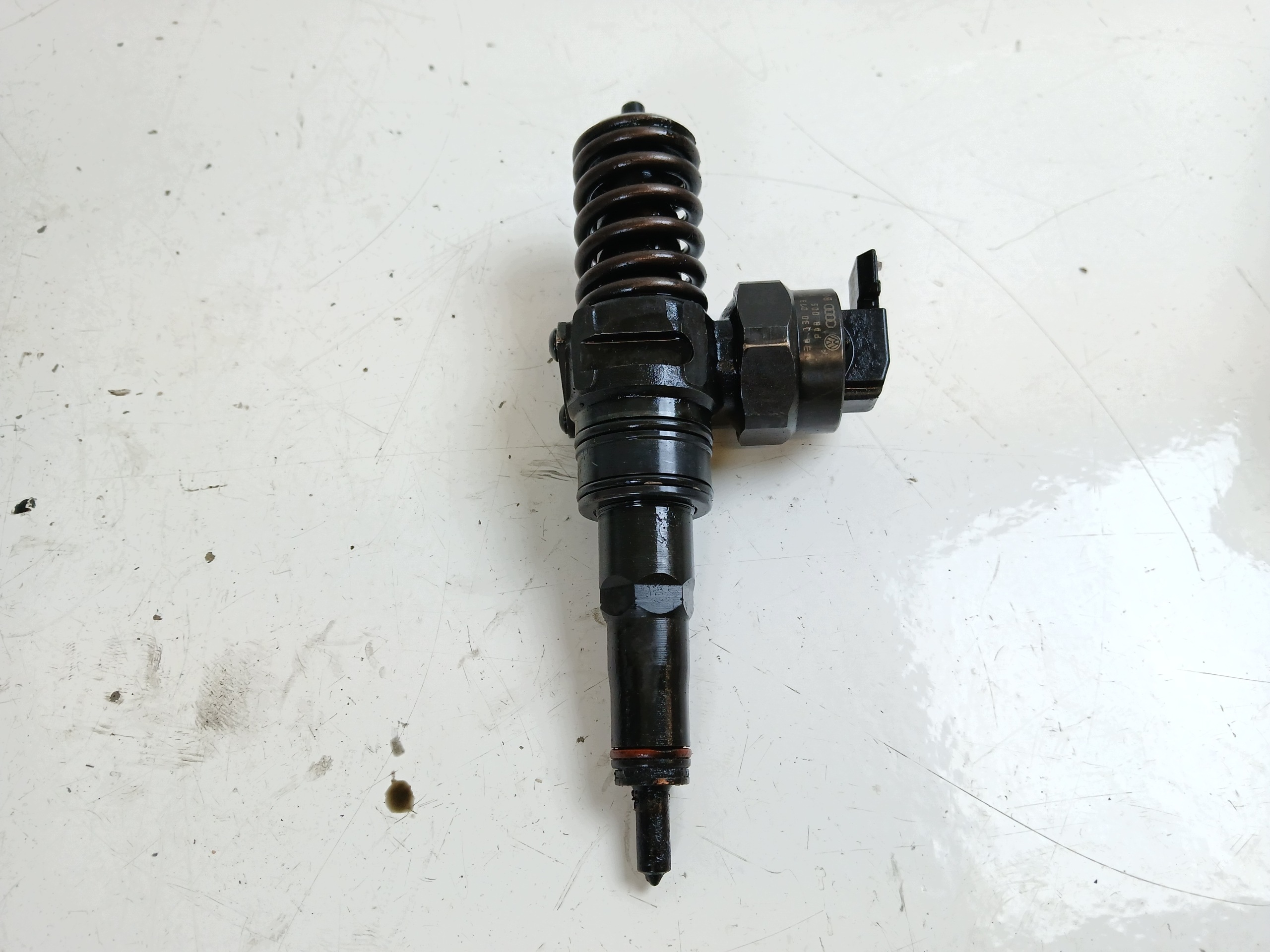 VW GOLF IV 1.9 TDI Einspritzdüse 038130073F