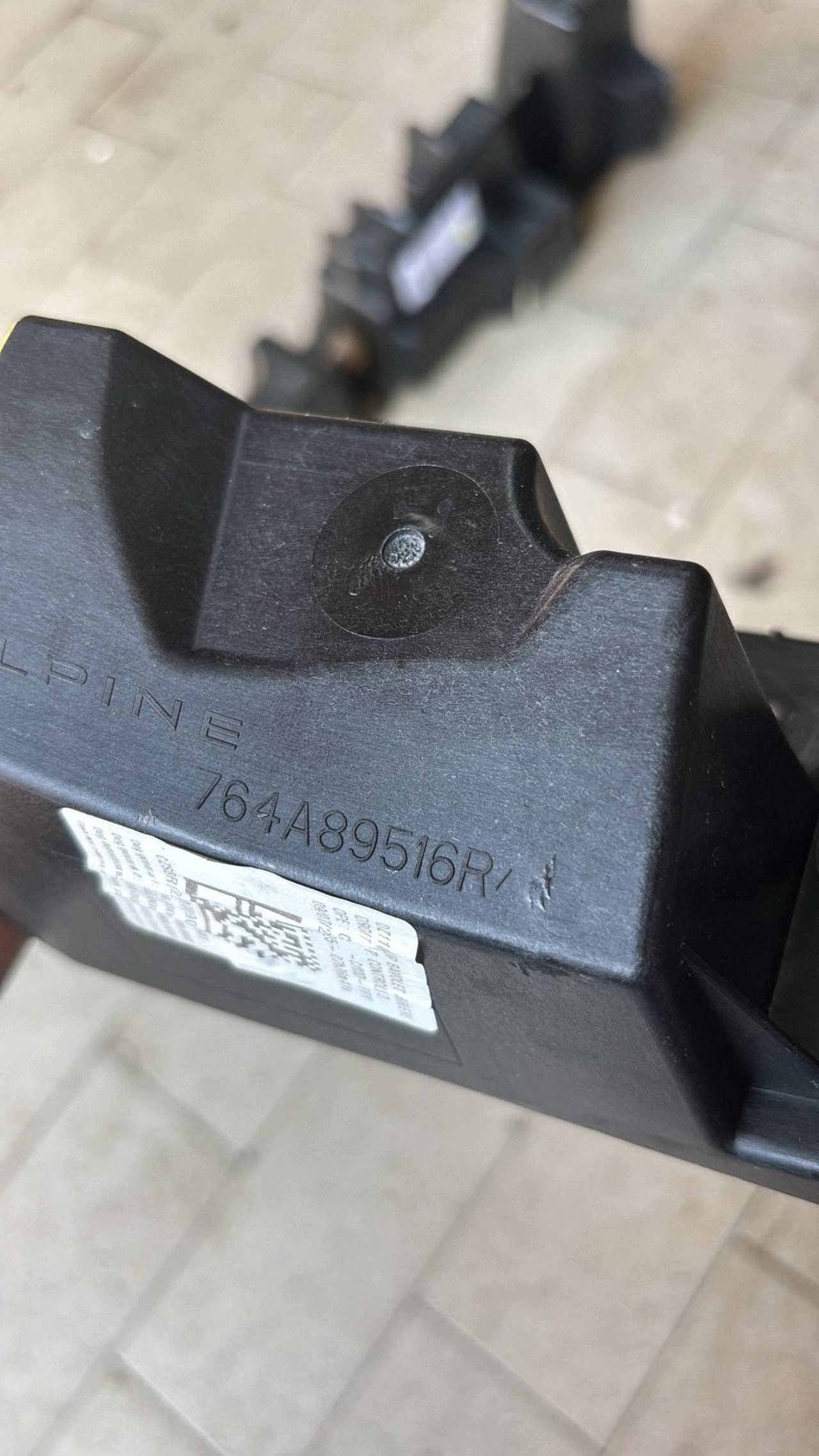 support seuil arrière prise droit Alpine A390 764A89516R