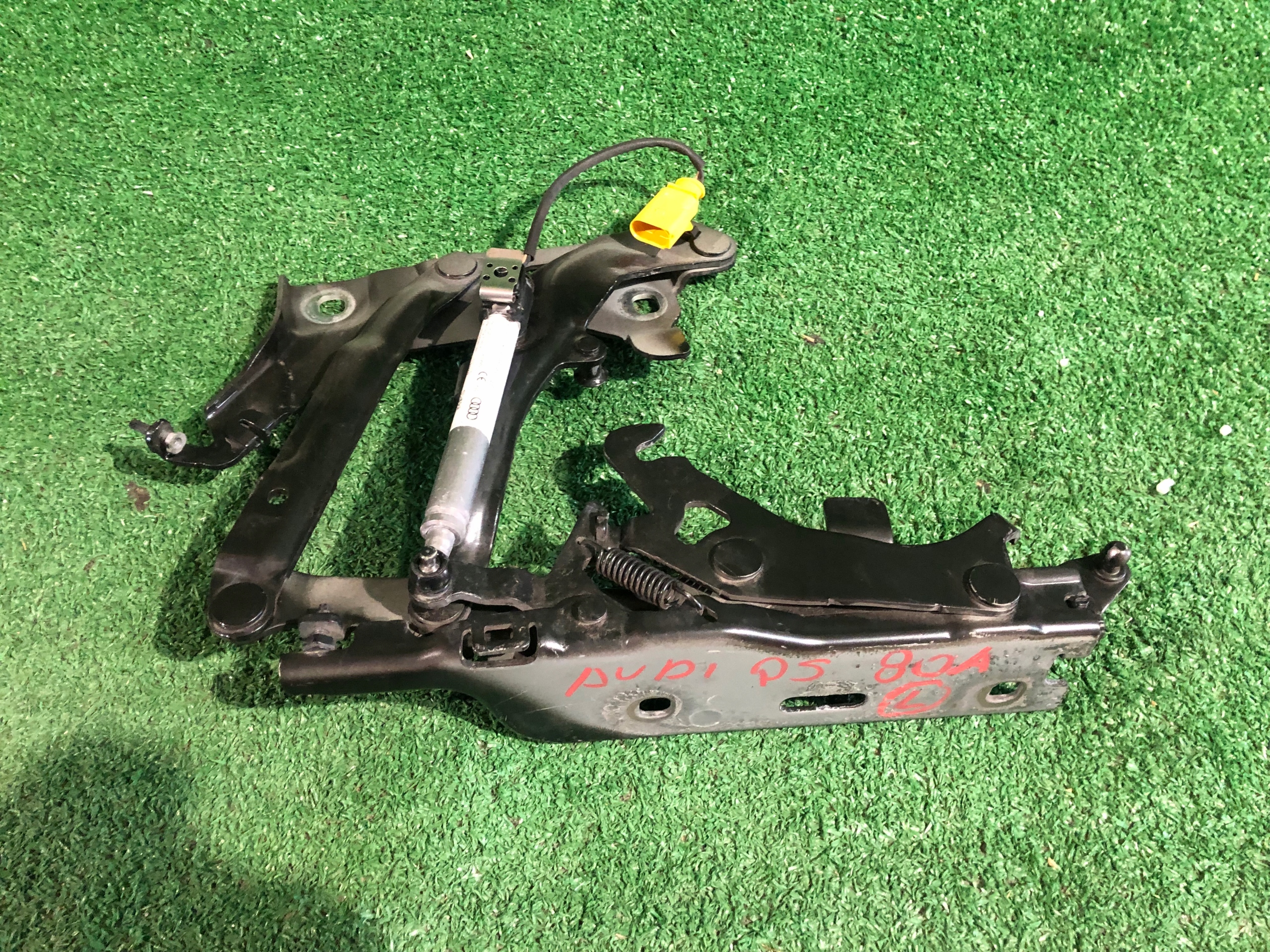 hinge bonnets left NABOJ AUDI Q5 II 80A823301D