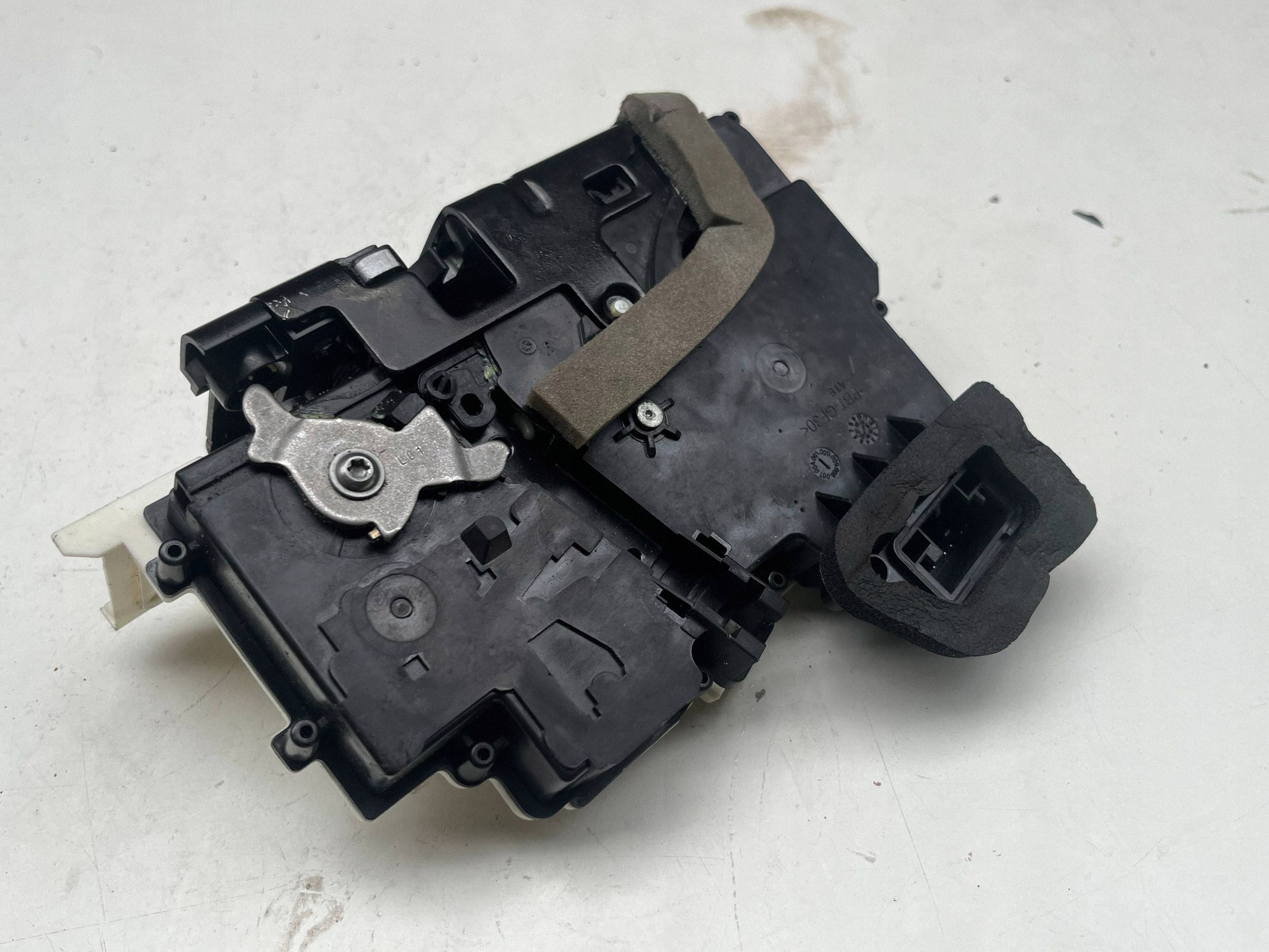 AUDI A6 C8 lock door left front 4K1837015J @M