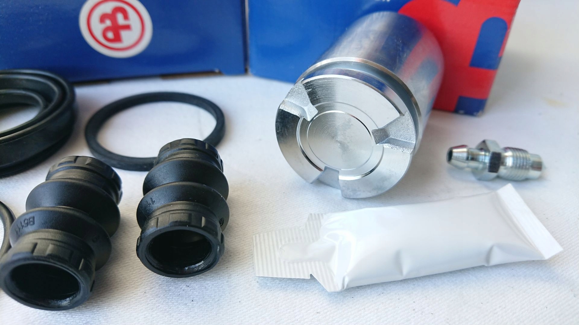 ZESTAW NAPRAWCZY ZACISKU TYŁ FORD GALAXY II Producent części AUTOFREN SEINSA