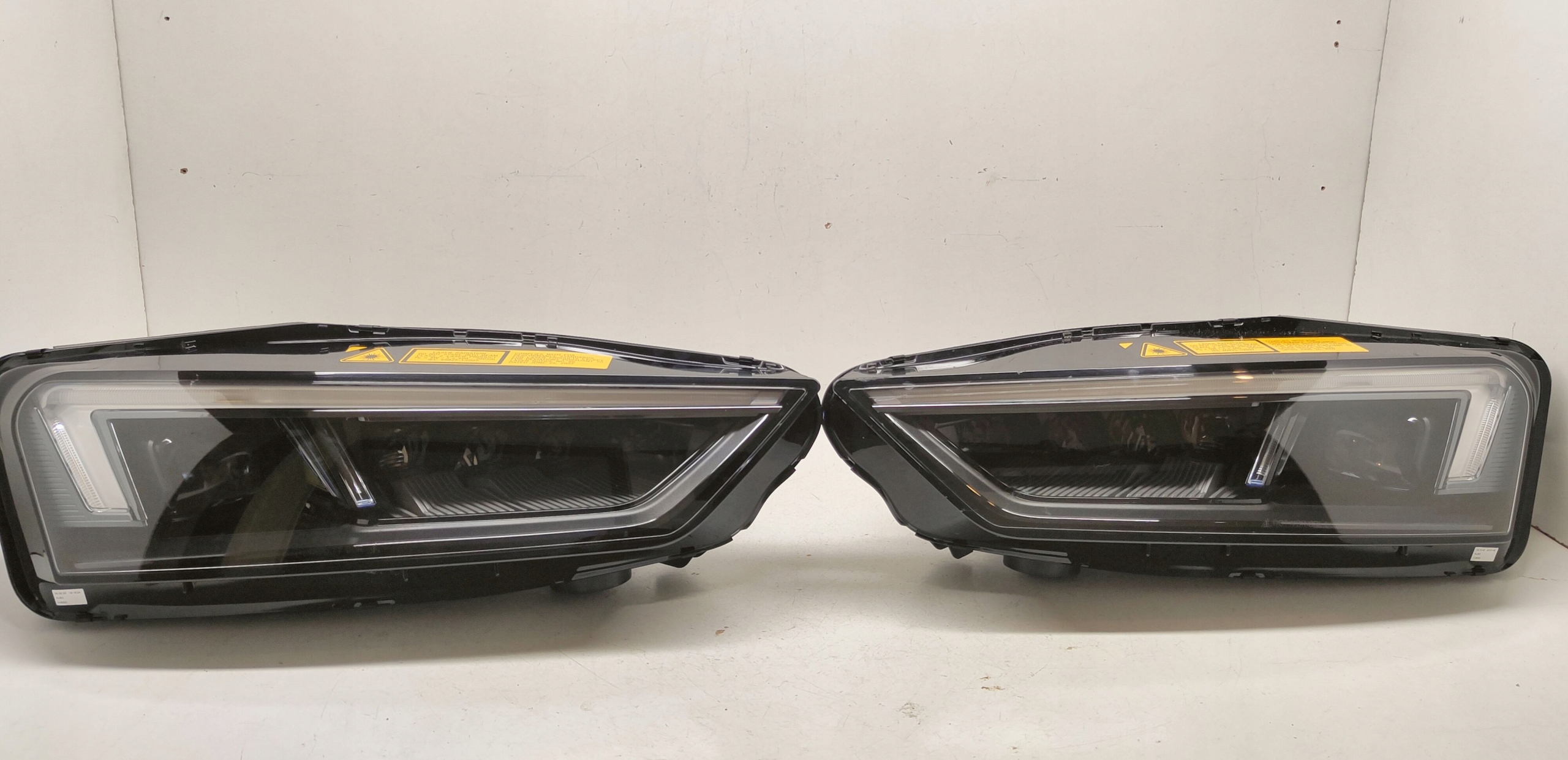 AUDI R8s КОМПЛЕКТ ФАР ПЕРЕД LASERs0941085m