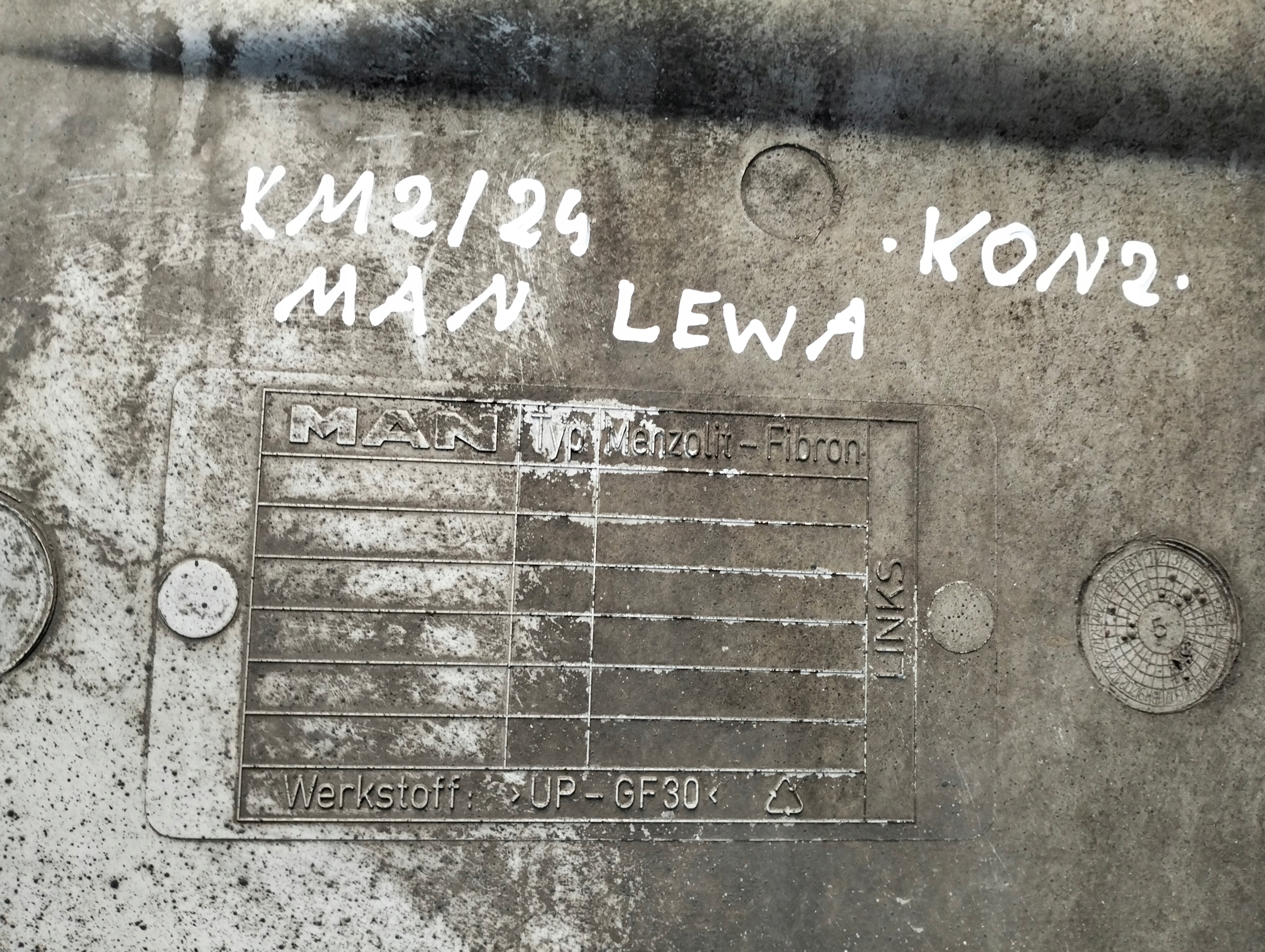 STOPNIE STOPNICA left MAN TGA 00-07r 8161510