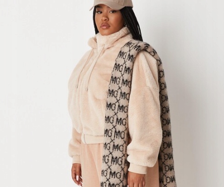 P0/LX6* MISSGUIDED PLUS SIZE BEŻOWE FUTERKO