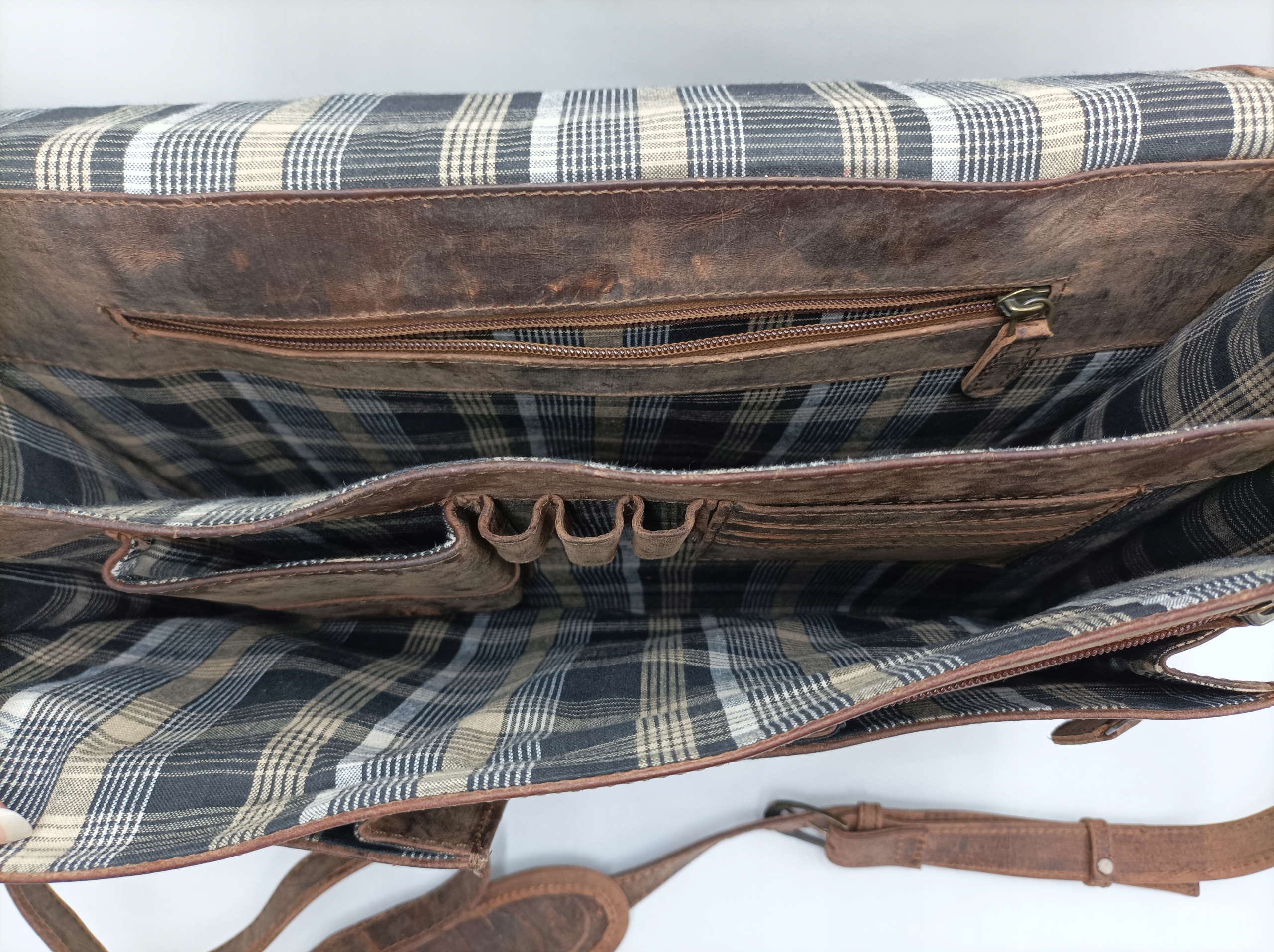 HAROLD'S, Antyczna duża skórzana teczka ze skóry Kolor brązowy