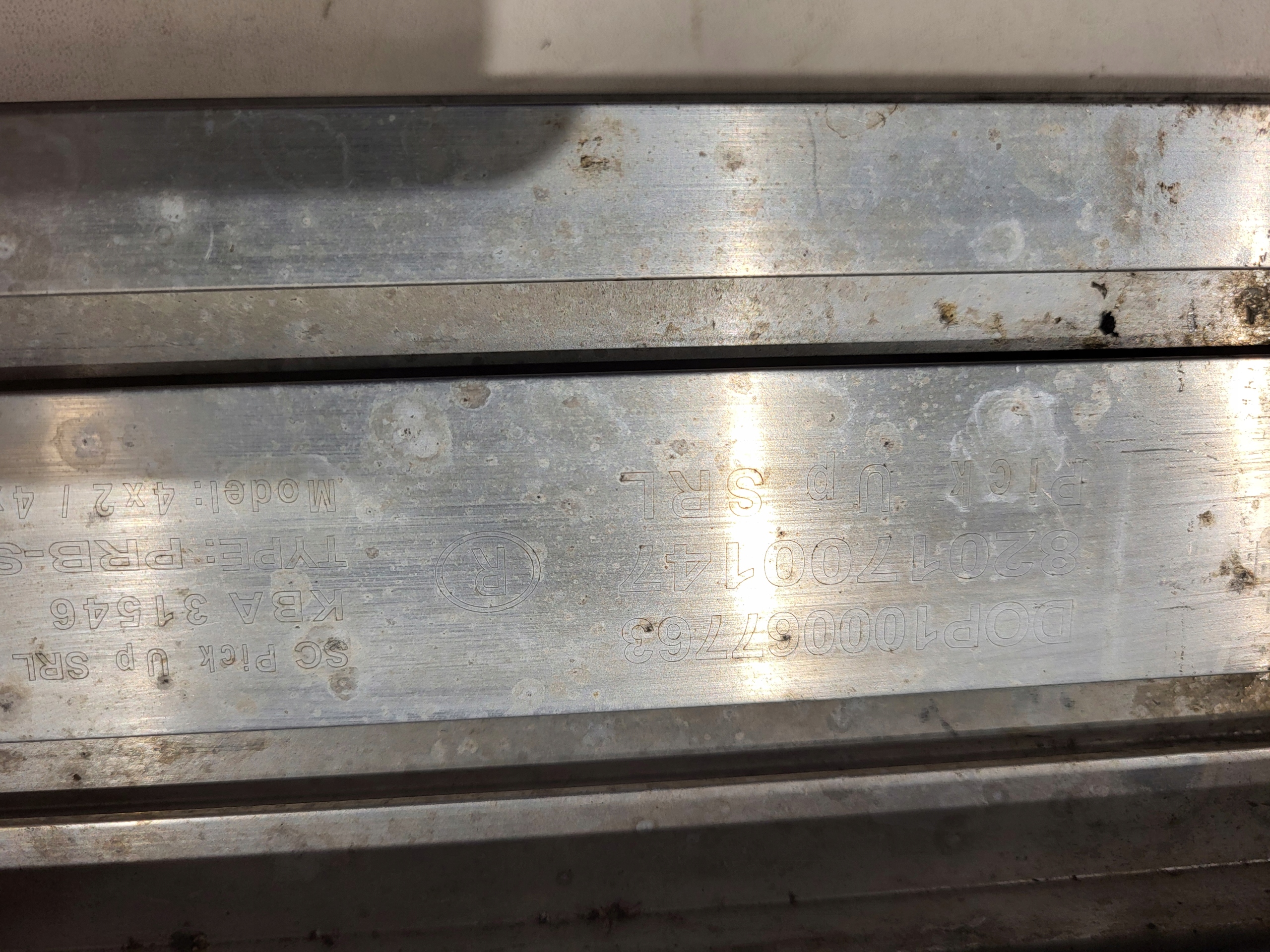 LISTWA PROGOWA PRAWA DACIA DUSTER II 8201700147 Wersja Europejska