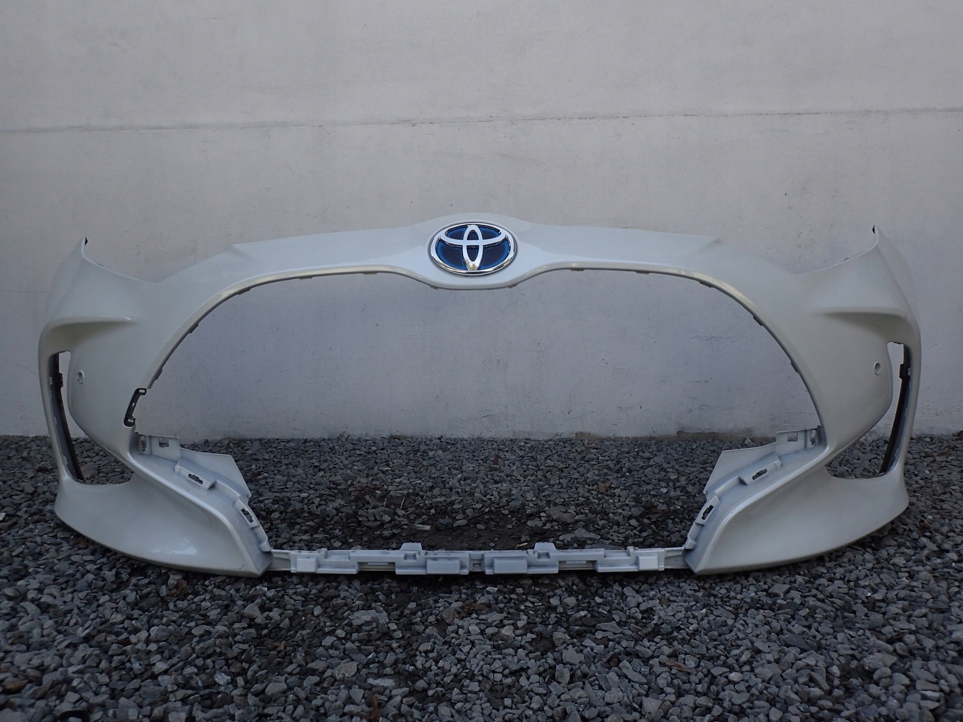 bumper front front TOYOTA YARIS 4 IV P21