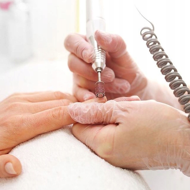 SZCZOTECZKA DO PAZNOKCI I USUWANIA PYŁU OKRĄGŁA MANICURE PRZEZROCZYSTA Rodzaj do pyłu