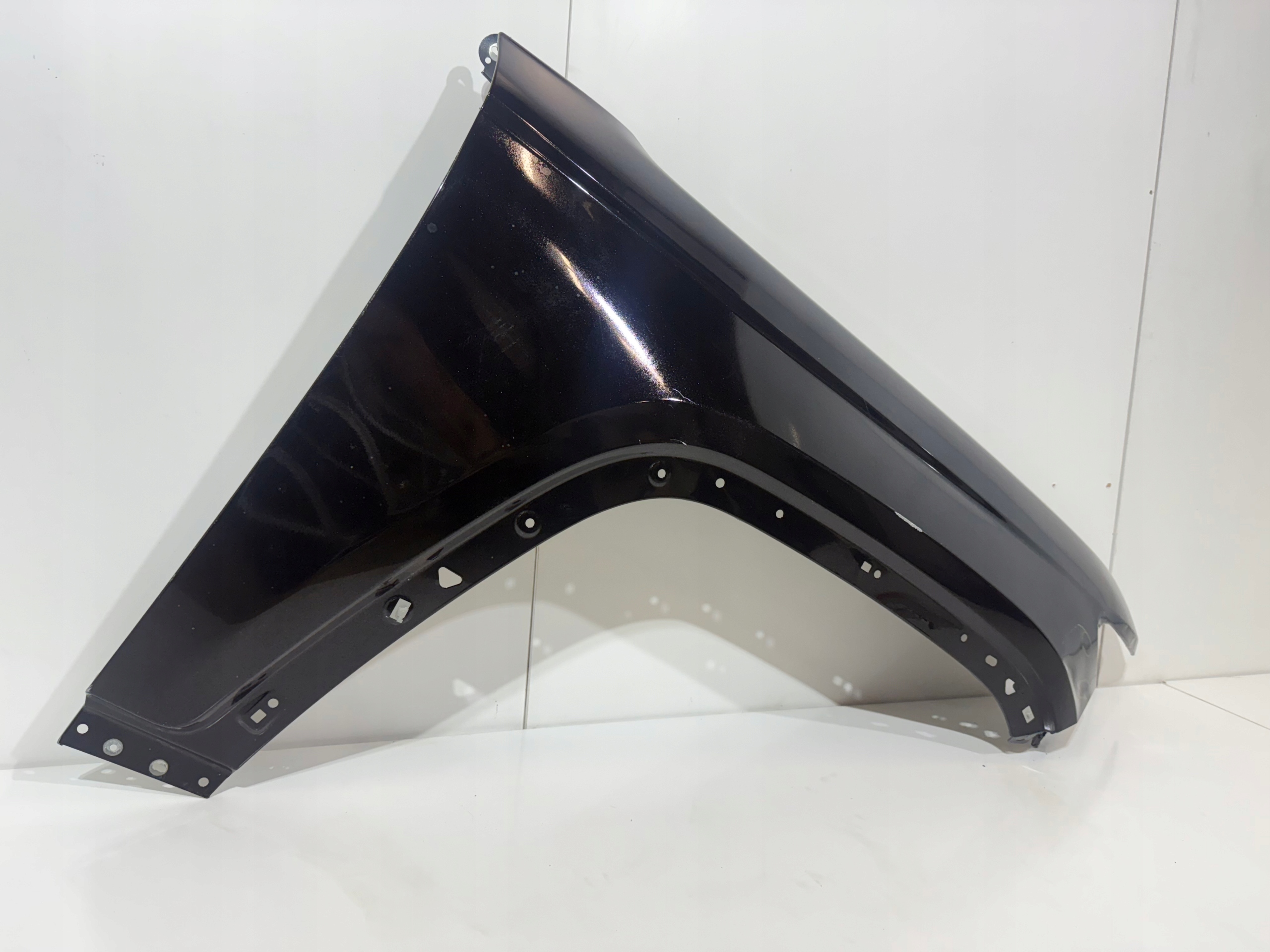 BŁOTNIK PRZEDNI PRZÓD PRAWY JEEP GRAND CHEROKEE WL 2021-2024 Numer katalogowy części 68465272AB