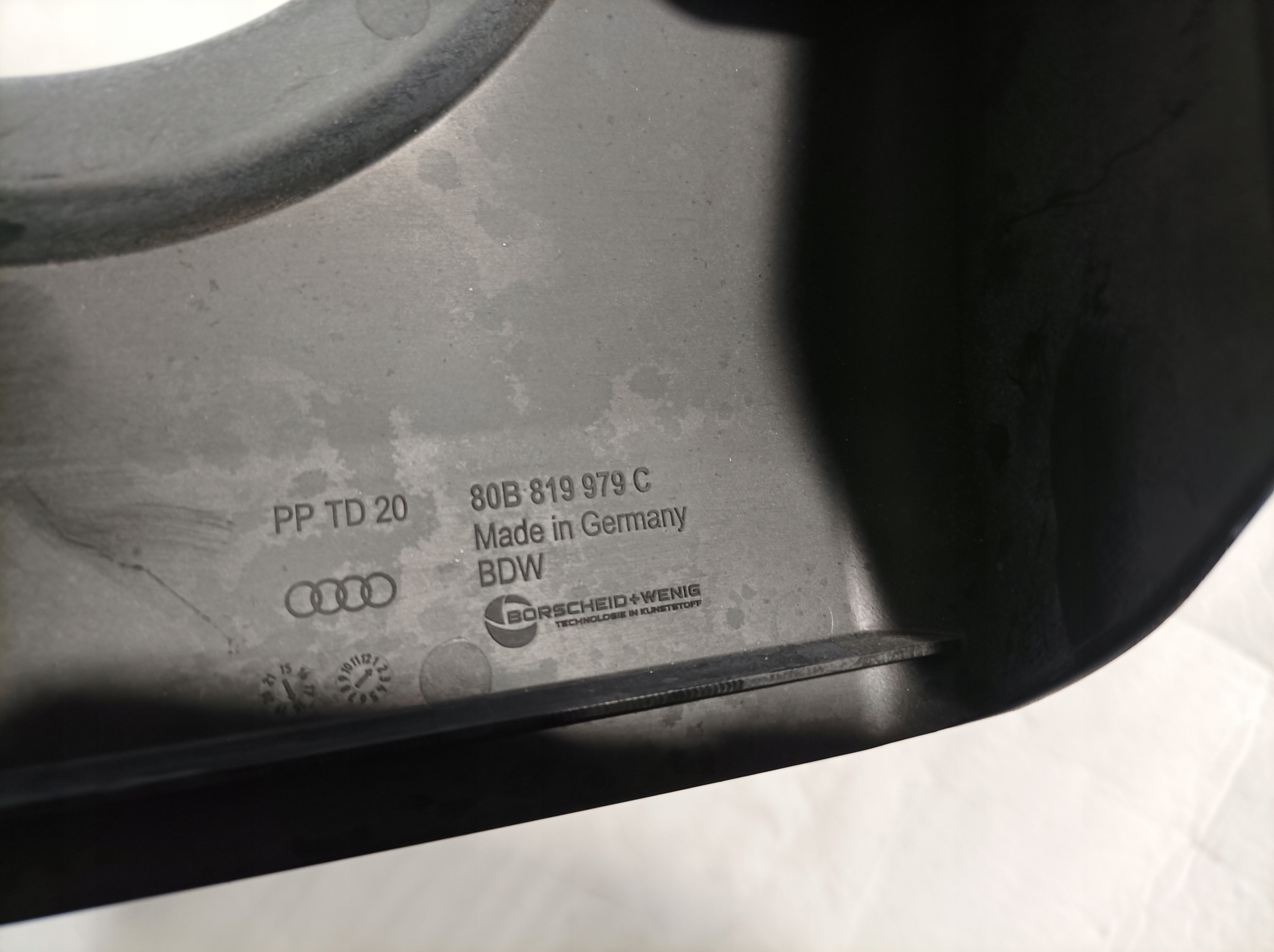 AUDI Q5 II RYNNA under the window 80B819979C