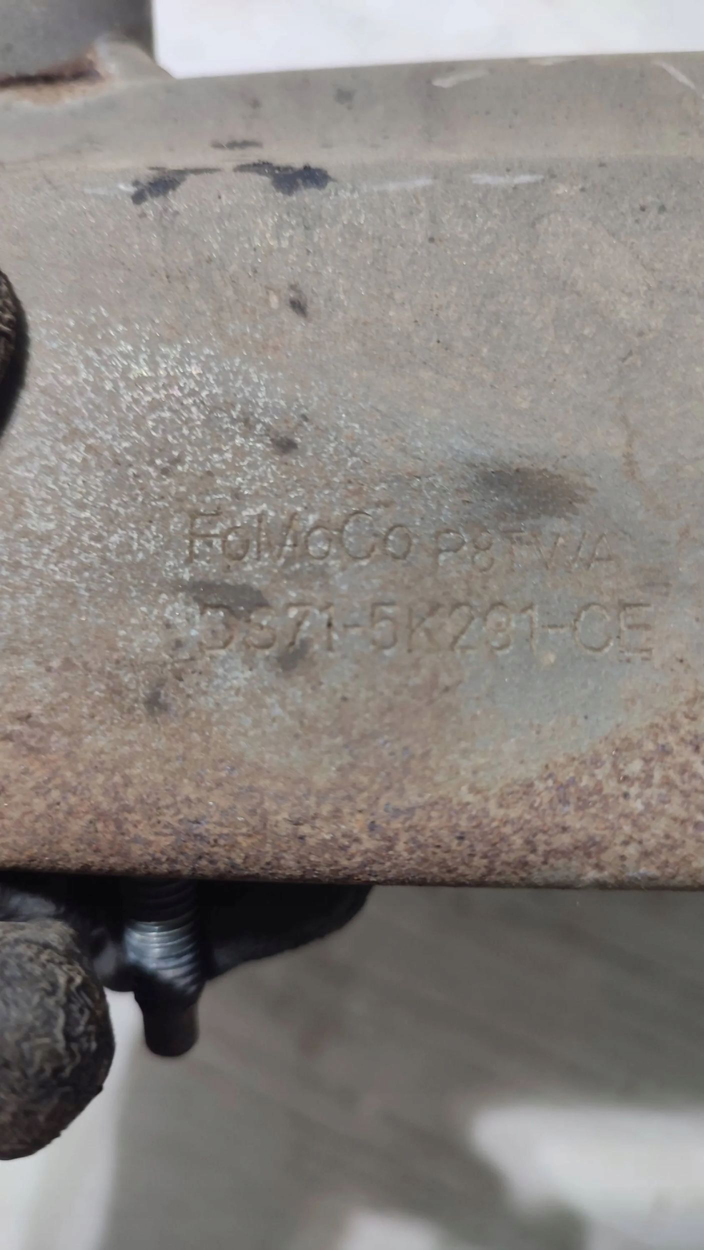Ford Mondeo MK5 16r 2.0TDCi Blende Abdeckung termiczna