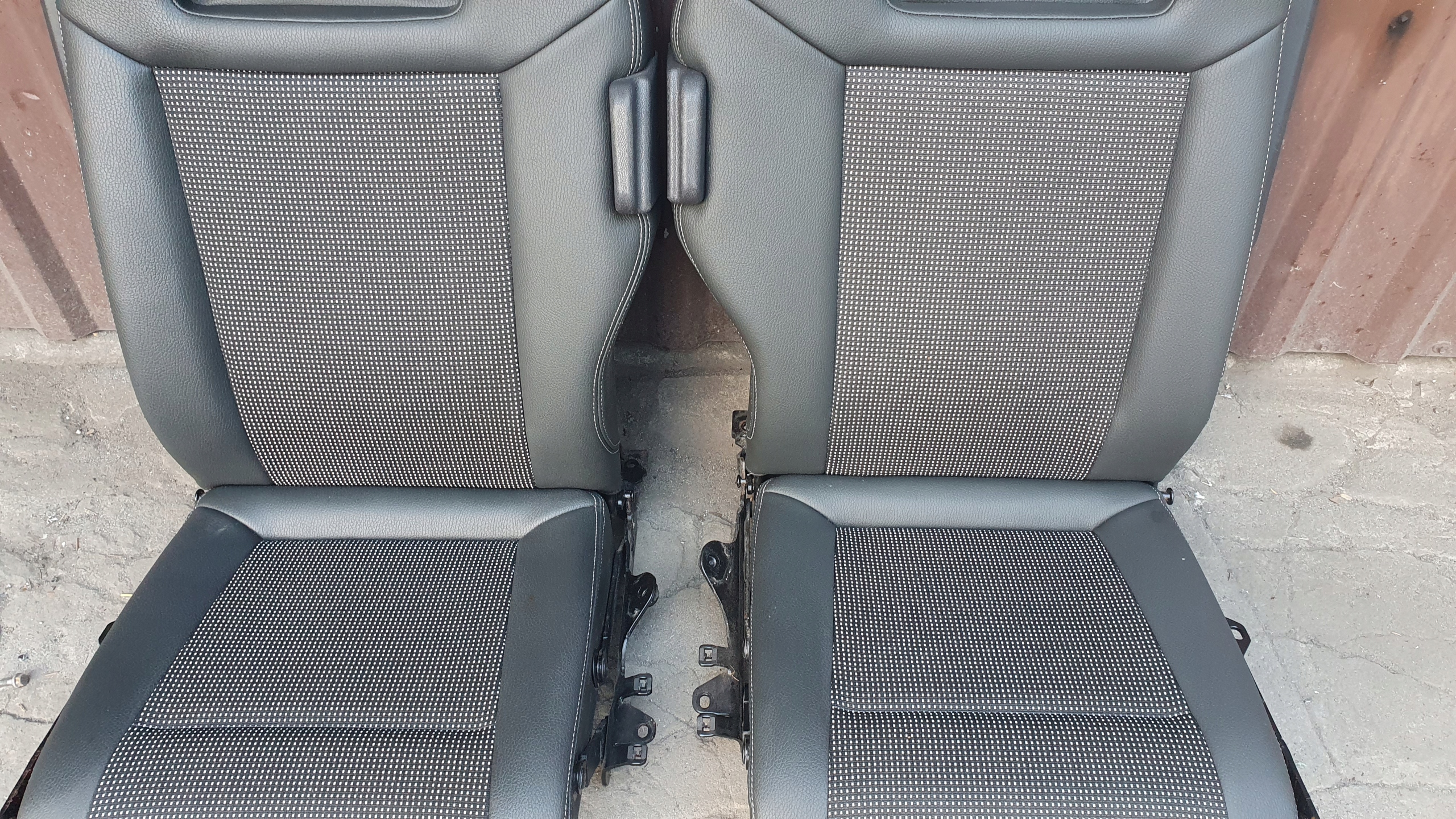 FOTEL TYLNY III RZAD SKORZANY Opel Zafira B II Car type Passenger cars