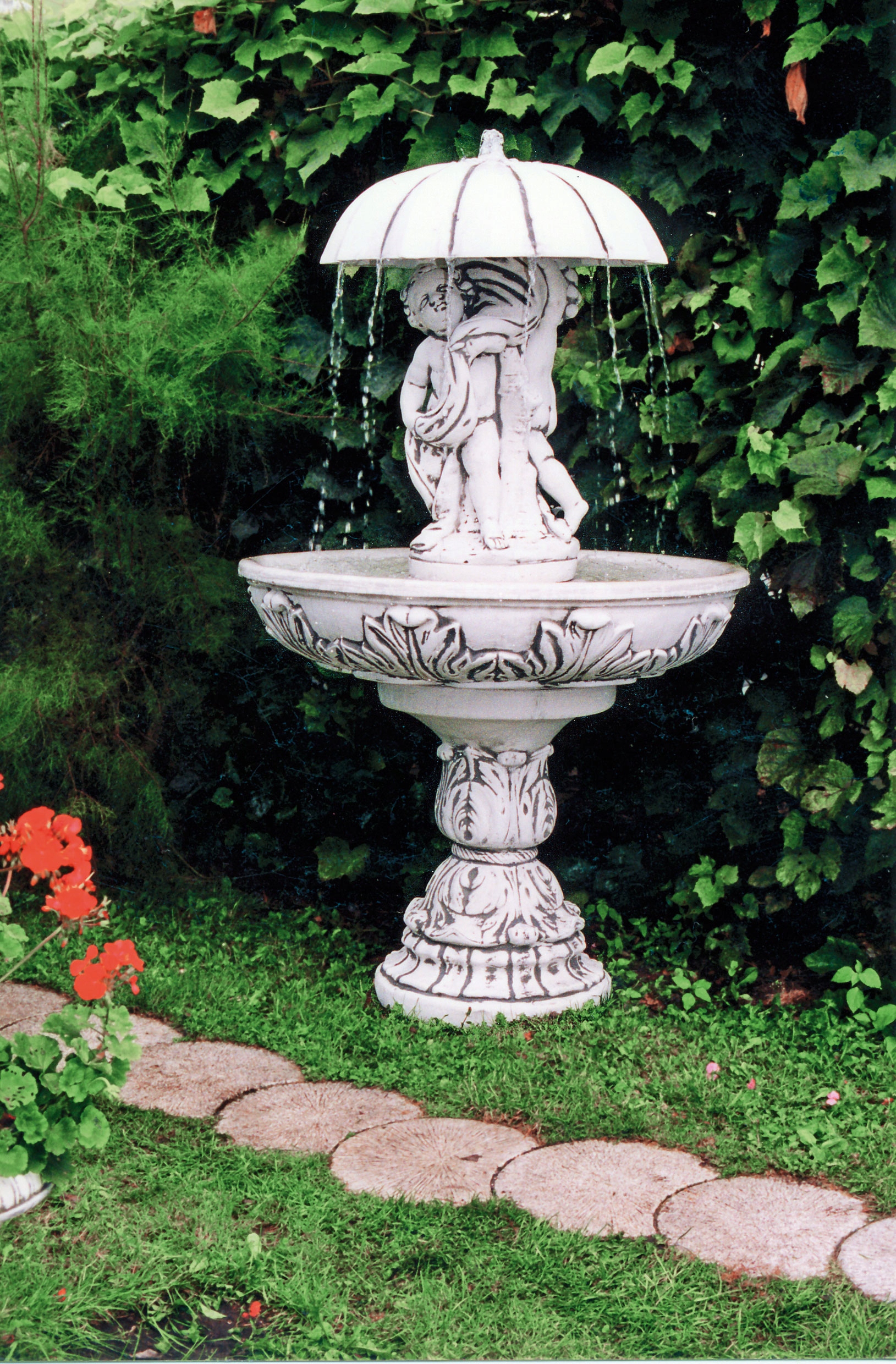 

Fontanna Ogrodowa Betonowa 909 Dekoracyjna 177 CM