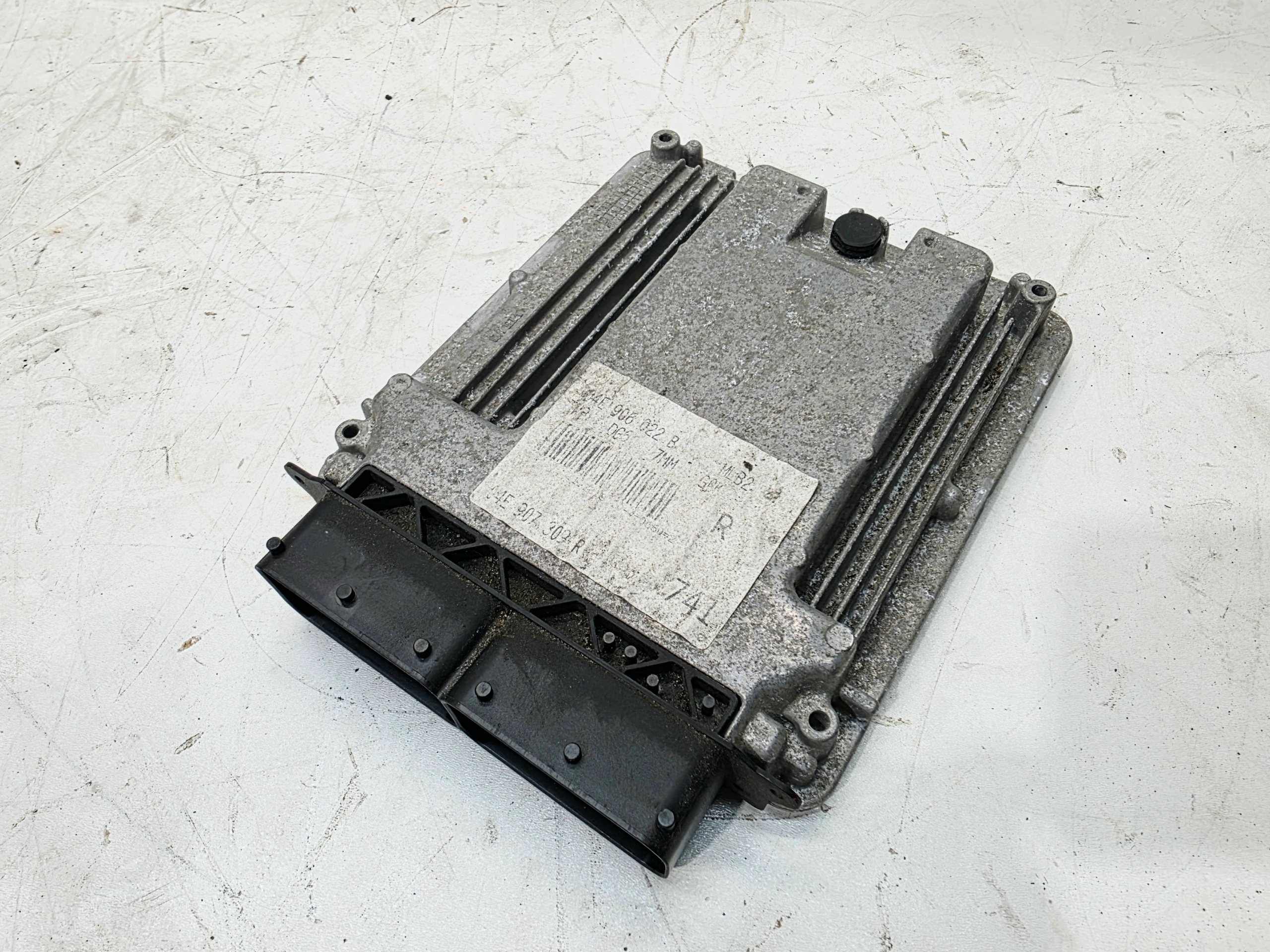 ordinateur unité de commande électronique uce moteur AUDI A4 B9 A5 8W 1.4 TFSI 04E906022B