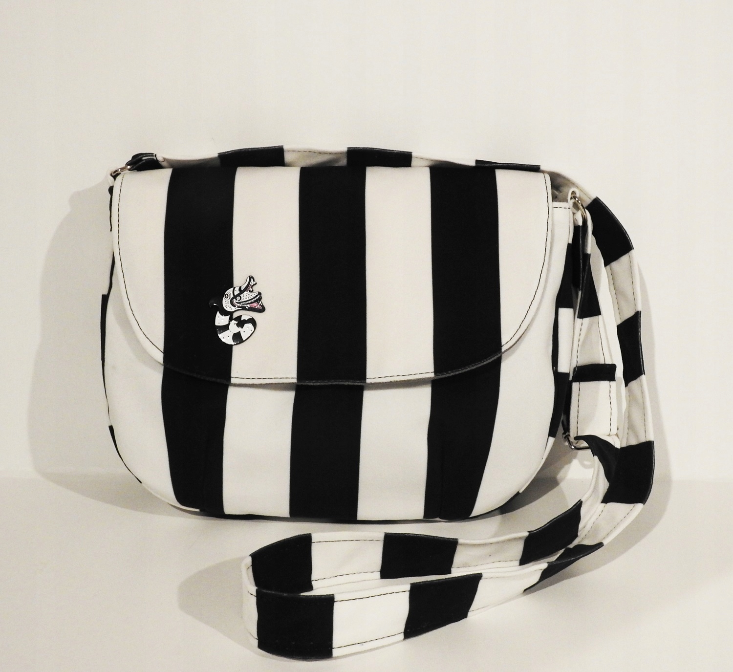 Rocková kabelka pruhy gothic Beetlejuice Burton