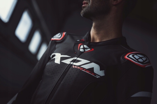 IXON SKÓRZANA KURTKA MOTOCYKLOWA VORTEX 3 WHITE/BLACK XL Materiał skóra