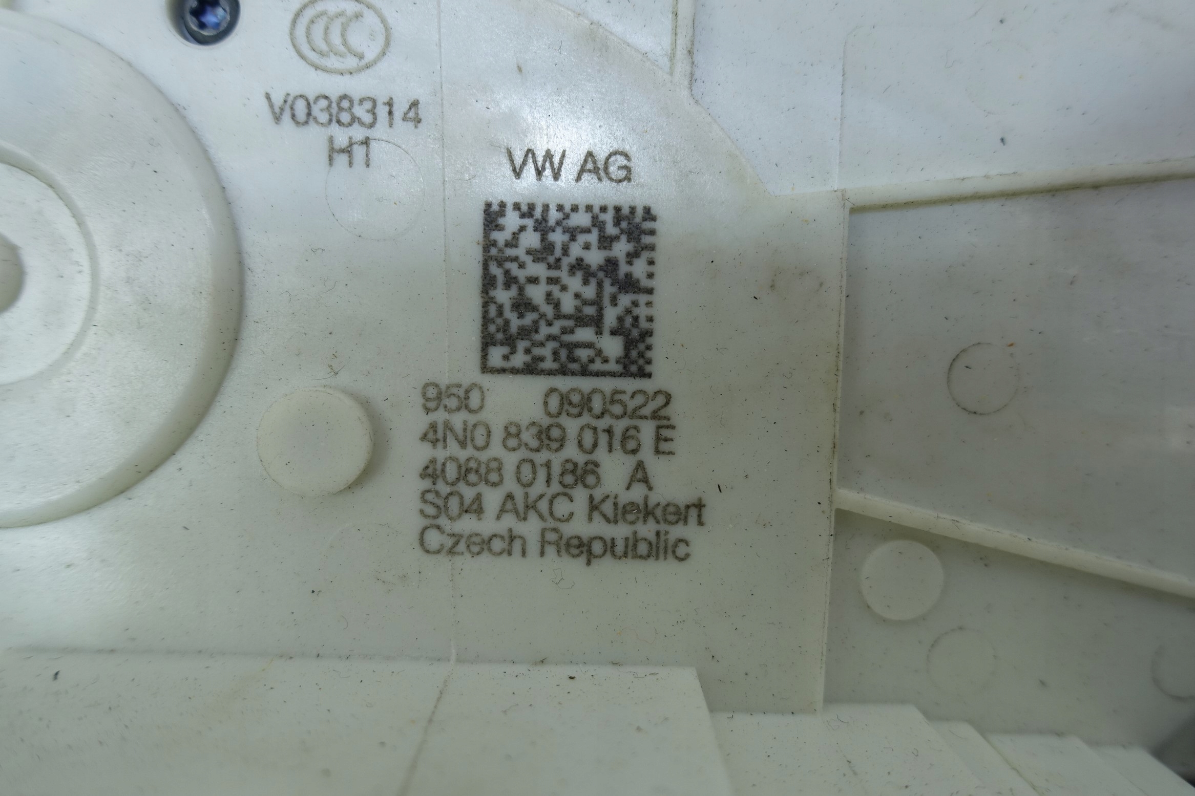 lock door right front AUDI A8 D5 4N 4N0839016E