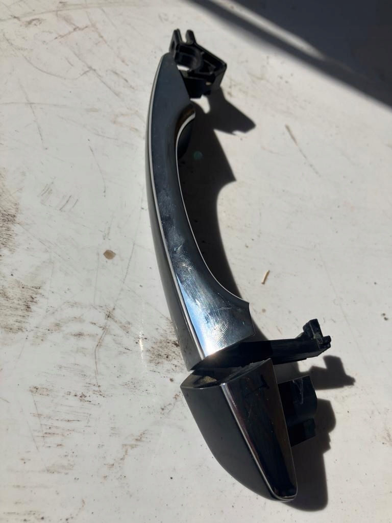 handle left rear part C4 PICASSO II CHROM