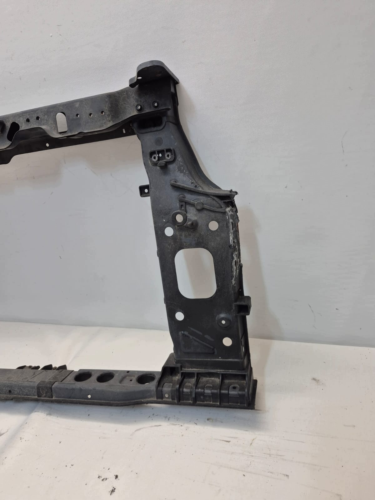 KIA CARENS IV 13- support panel for radiators pillar front 64101-A4000