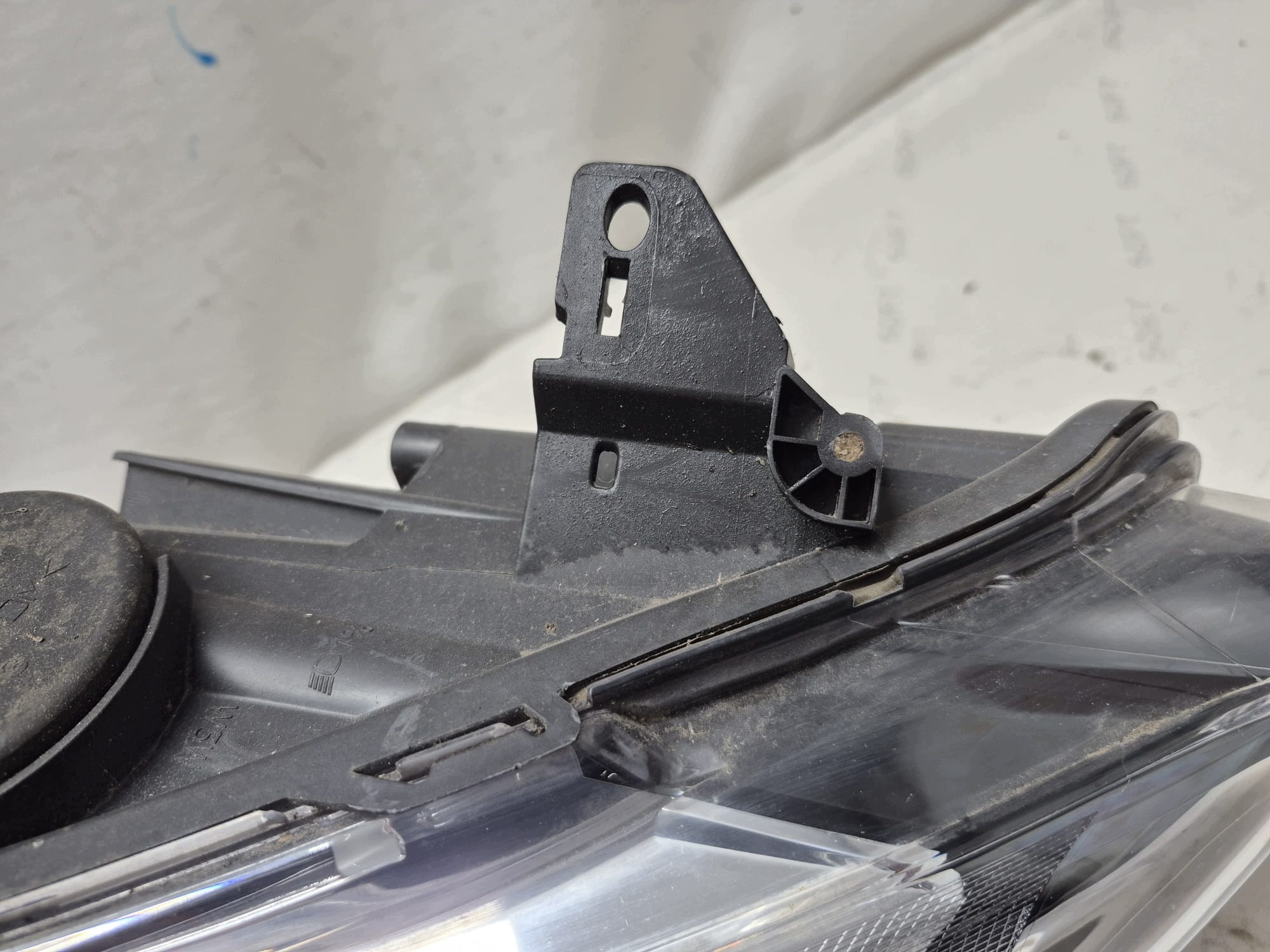 RENAULT CLIO IV light right front front 260103421R