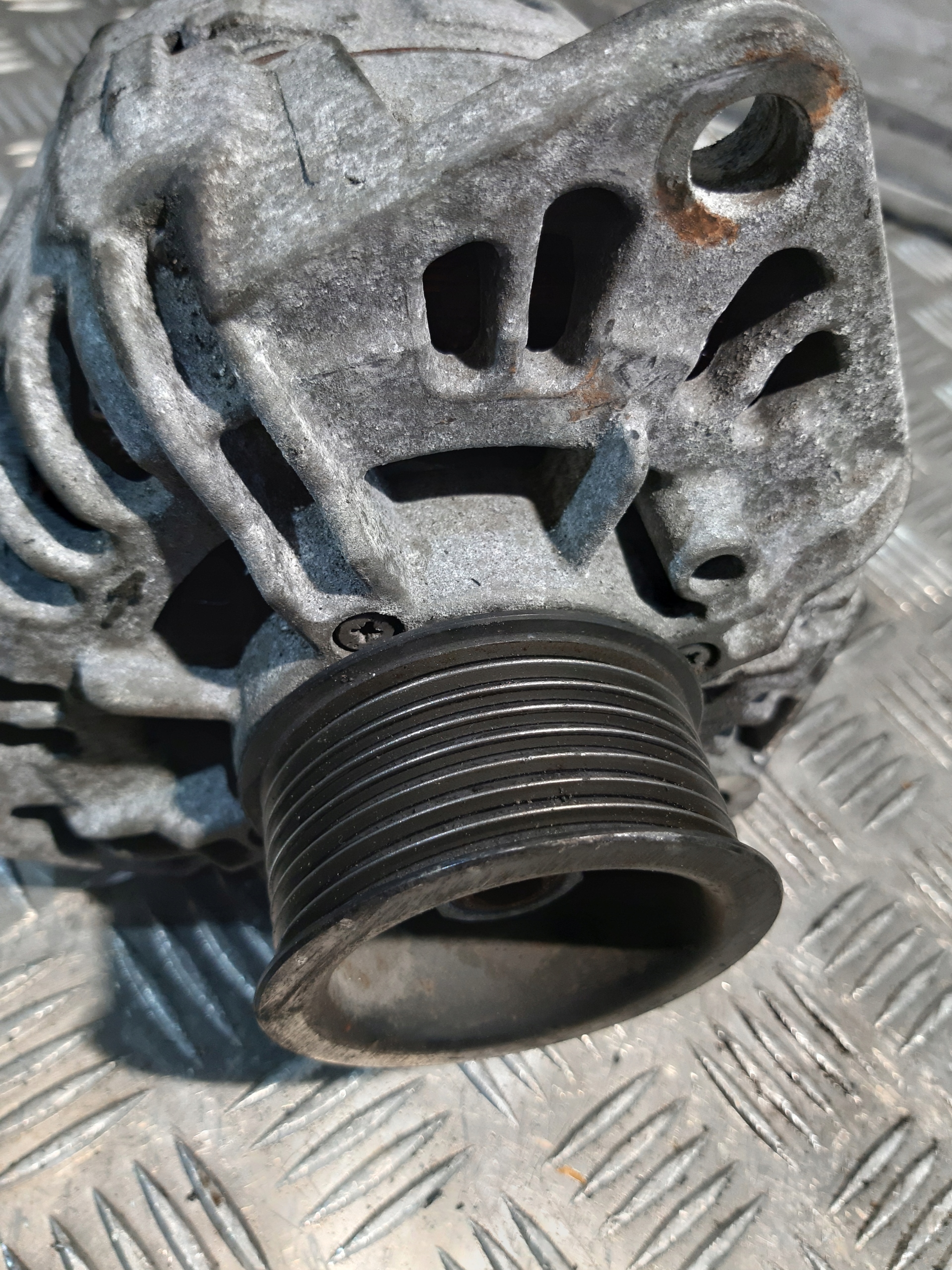 Alternator Bosch 0 124 655 243 120A