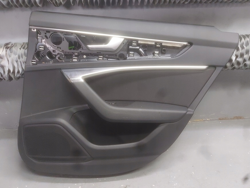 AUDI A6 C8 BOCZEK TAPICERKA DRZWI PRAWY TYŁ SEDAN