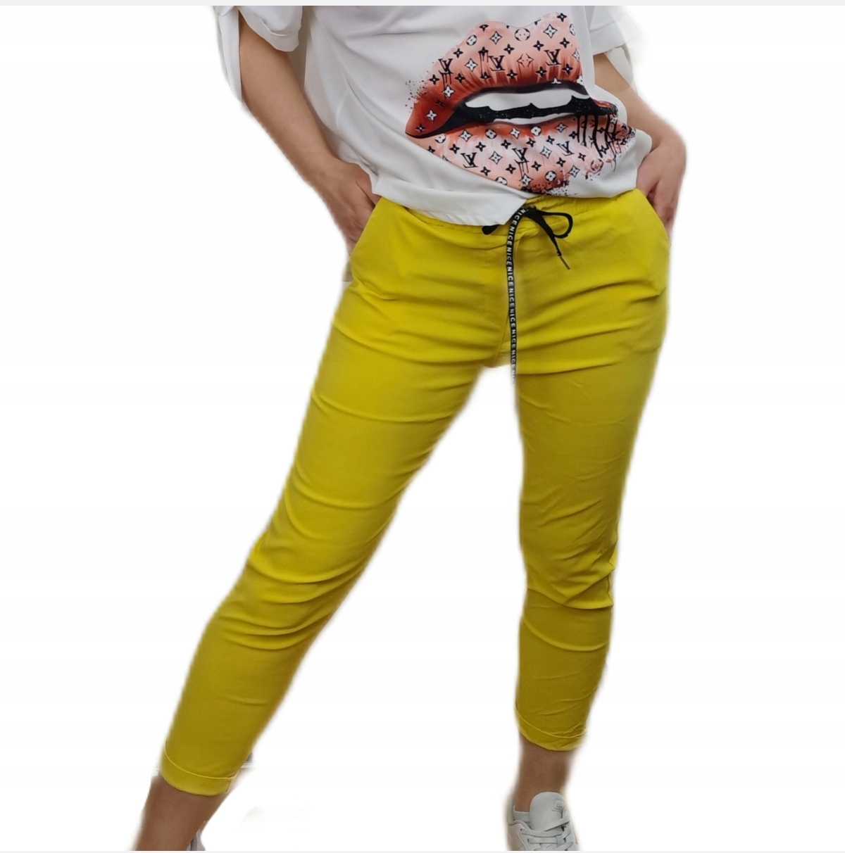 

Włoskie Elastyczne Spodnie Damskie Cygaretki Gumka