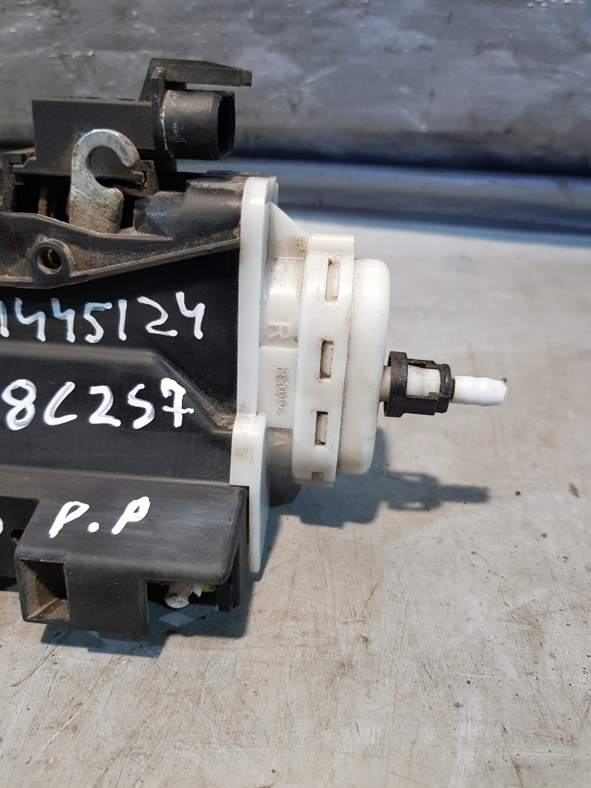 lock ropes door right front AUDI A4B5