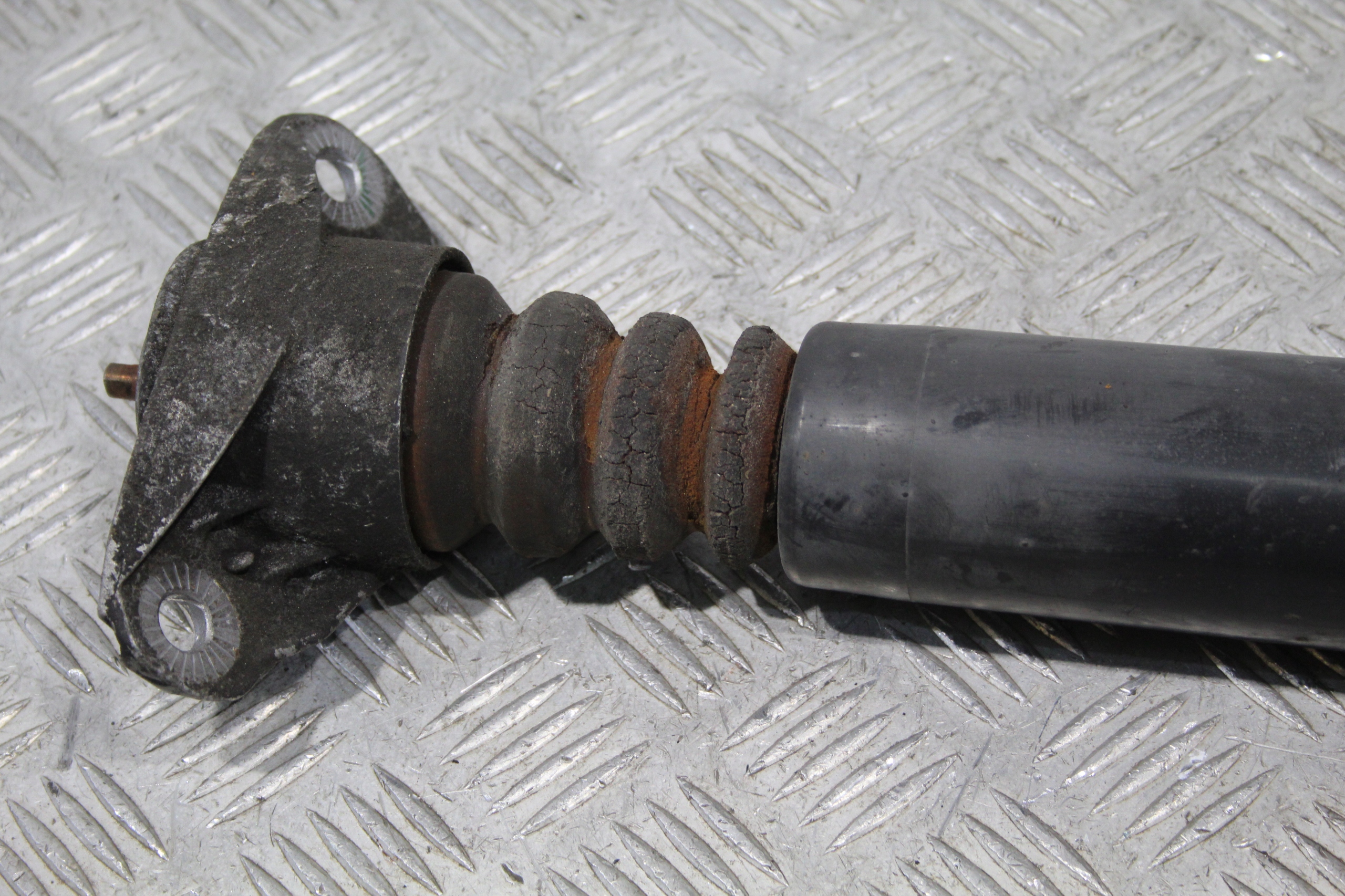 Stoßdämpfer heck VW PASSAT CC 3C8 3C0512011CD