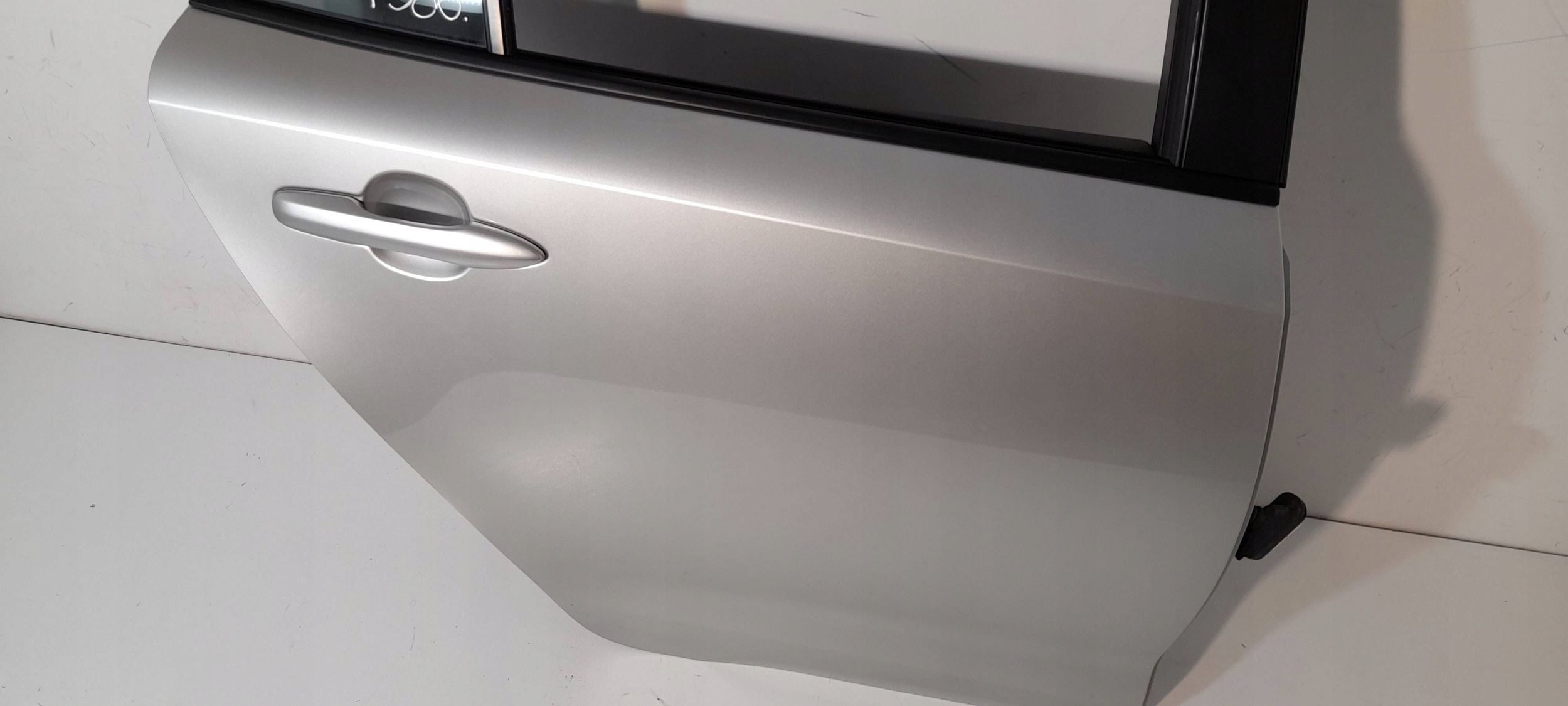Toyota Corolla E21 kombi door rear. right (T386)