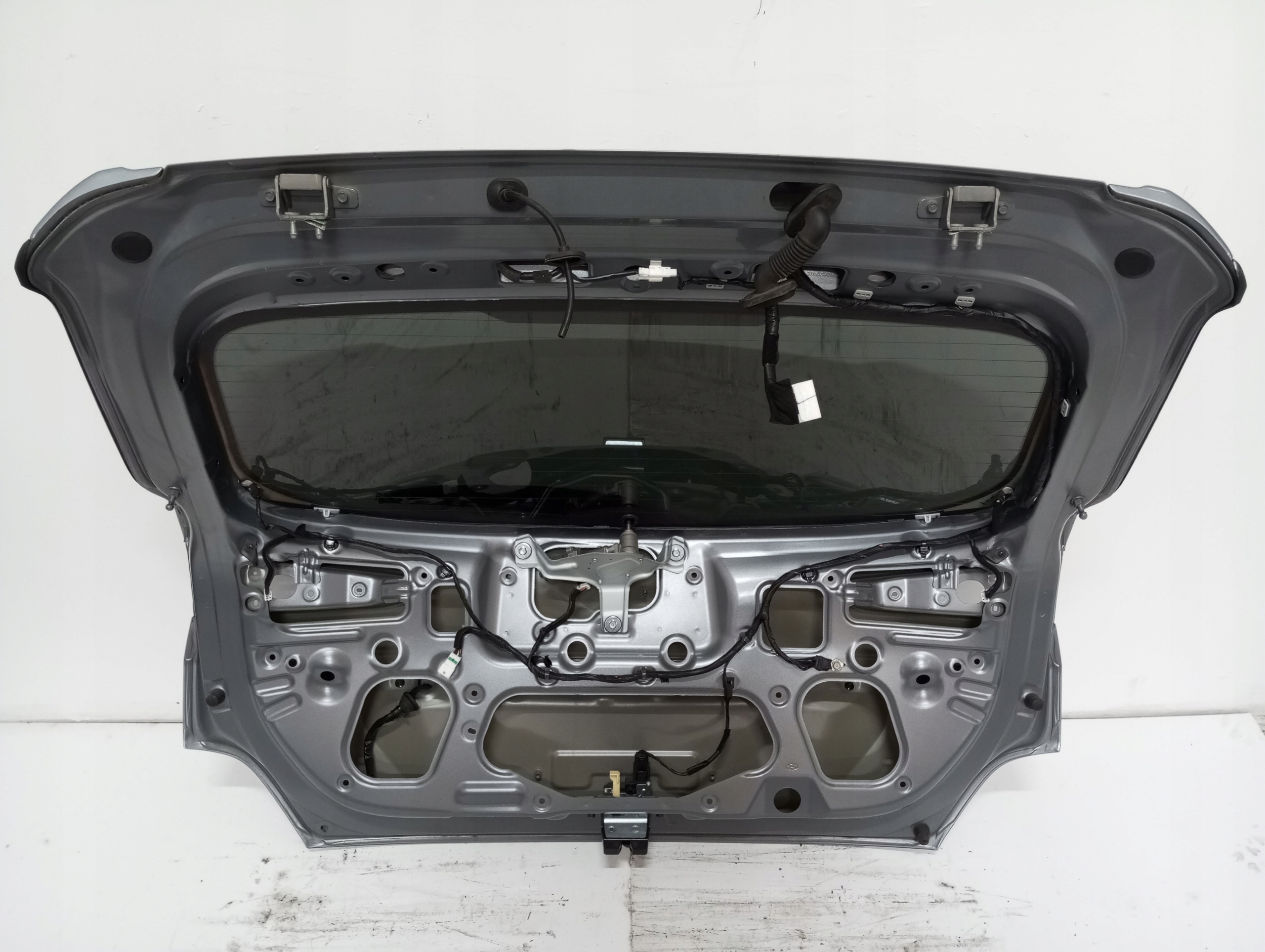 boot doors HYUNDAI KONA below KAMERE 19r