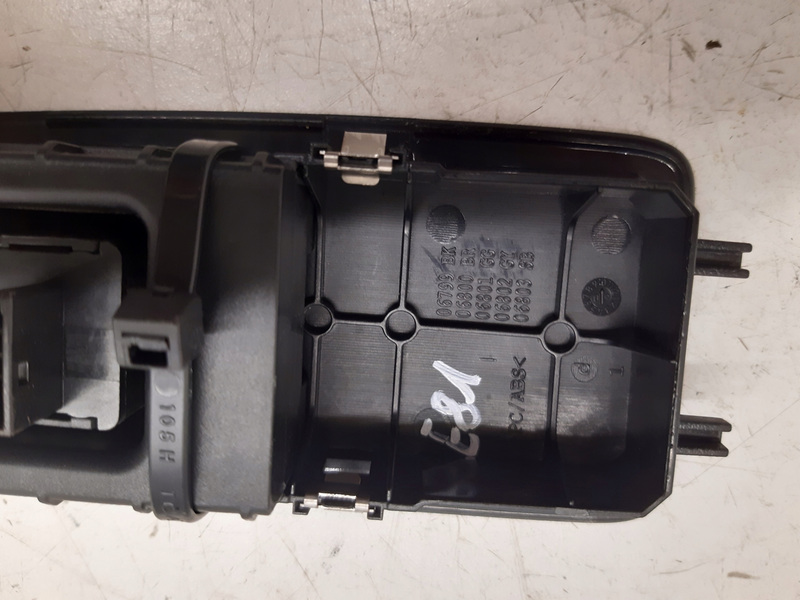 Panel okna 9262997 BMW E81