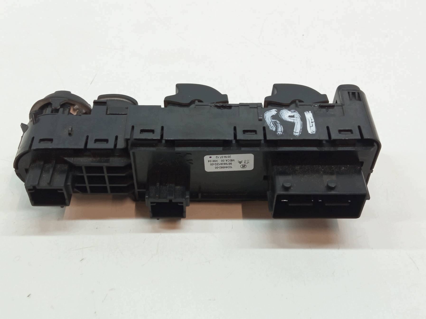 window control switch left front 96788281ZD Opel Crossland and (2017-2024)