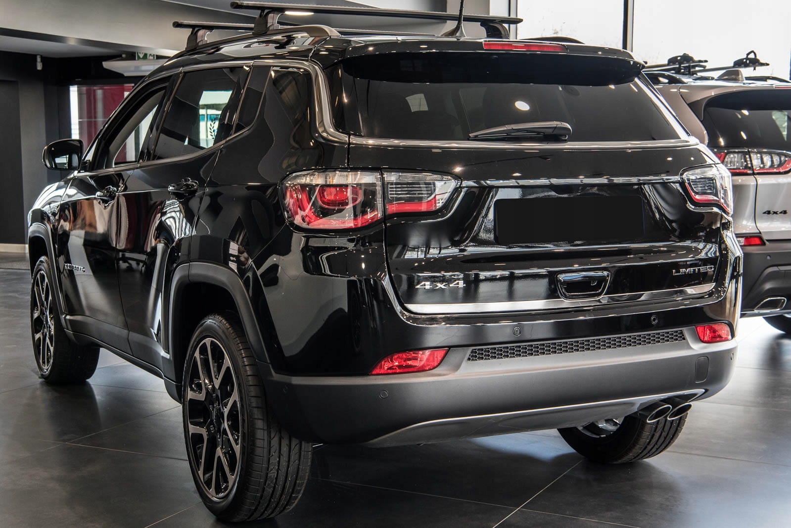 JEEP COMPASS II 17+ LAMPA PRZECIWMGIELNA LEWA TYŁ Typ samochodu Samochody osobowe