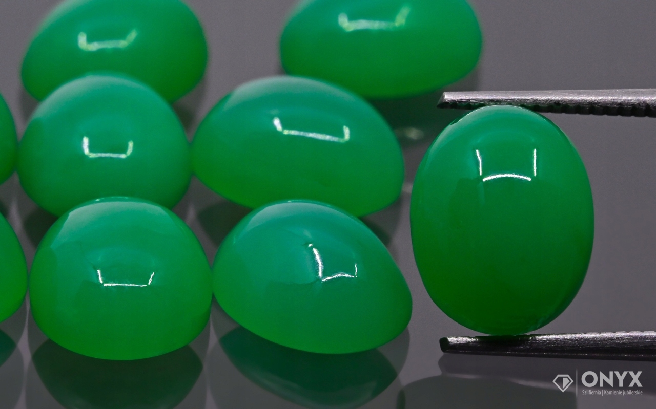 Chrysopraz A kabošon ovál 9x7 mm