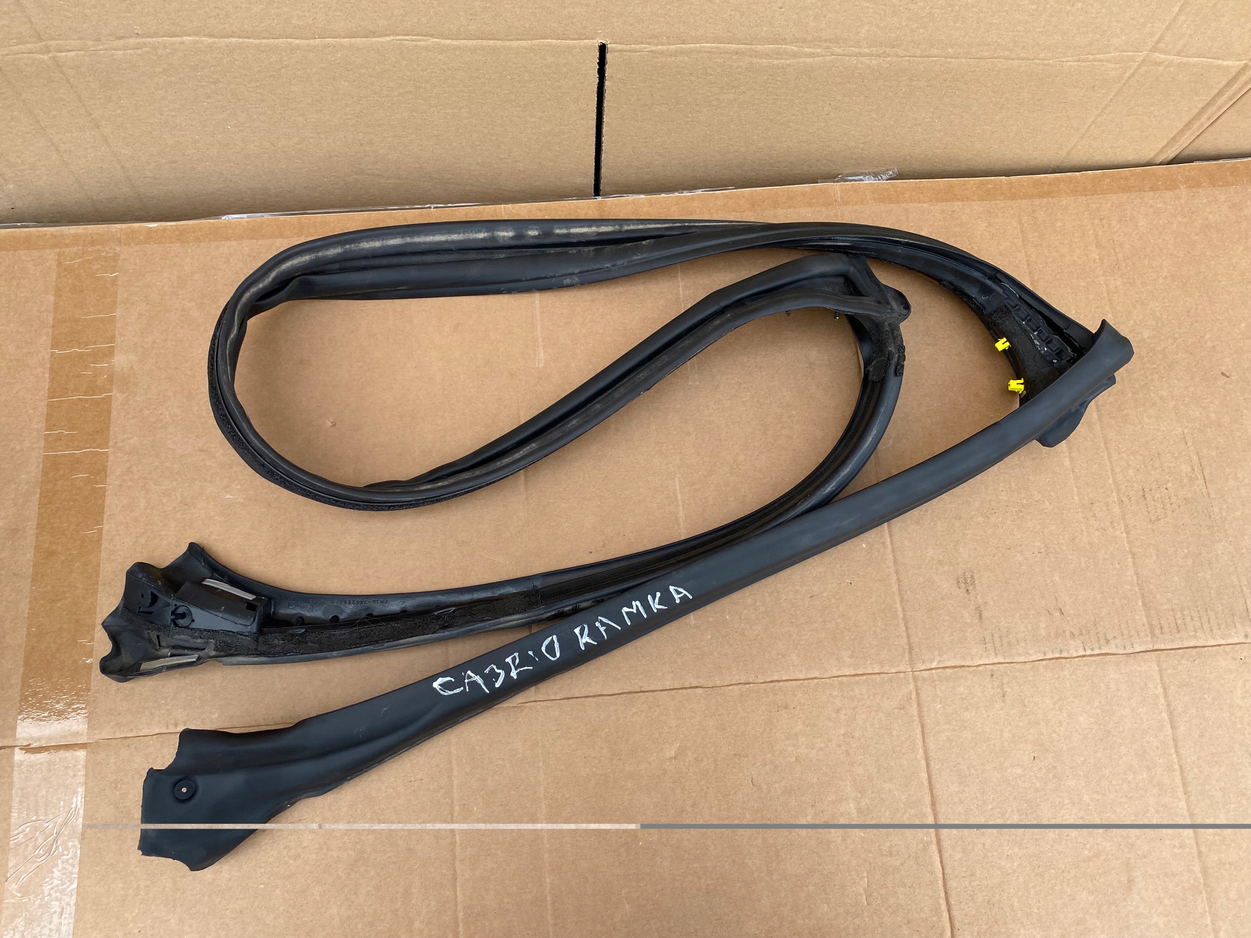 USZCZELKA RAMKI DACHU CABRIO FORD MUSTANG VI LIFT