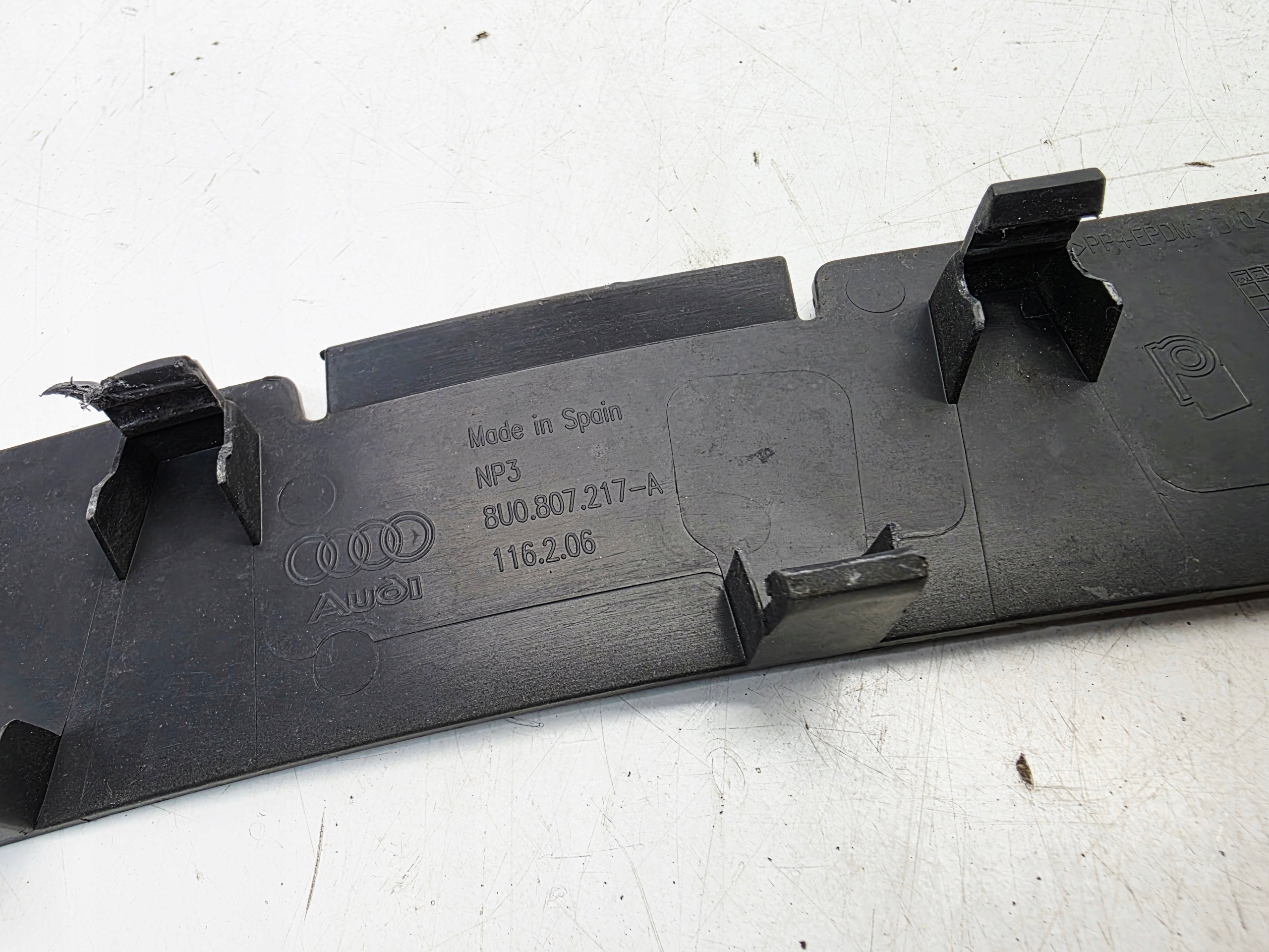 cap moulding siders below bumper front AUDI Q3 8U 8U0807217A