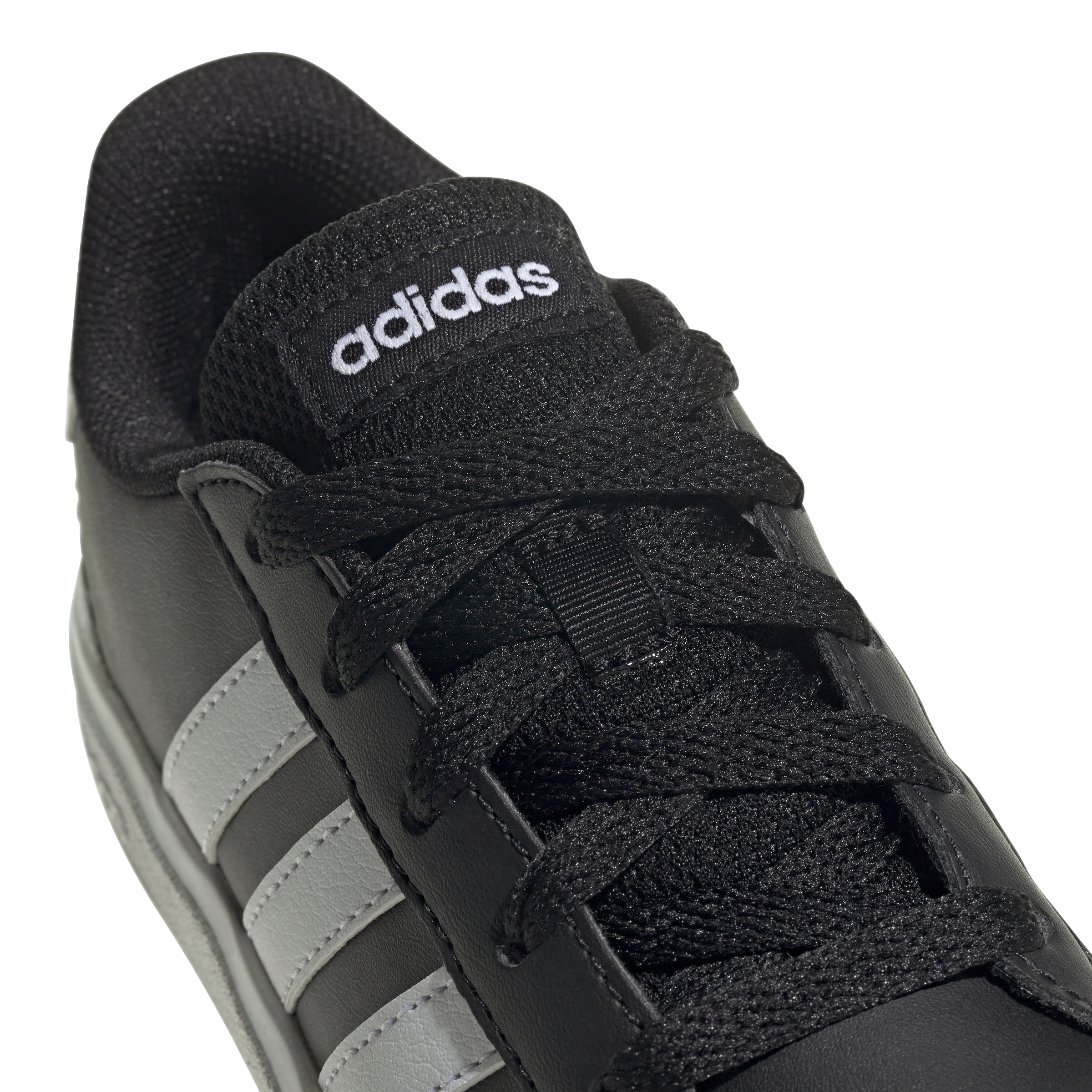 BUTY DZIECIĘCE ADIDAS GRAND COURT SPORTOWE LEKKIE TRAMPKI CZARNE R 37 1/3 Materiał tkanina