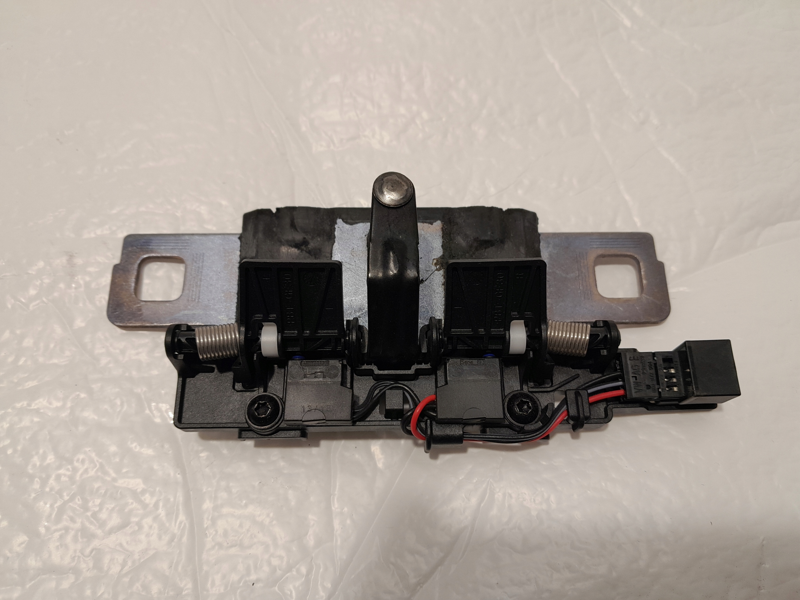 AUDI Q5 80A ZAMEK KLAPY TYLNEJ RYGIEL 80A827507