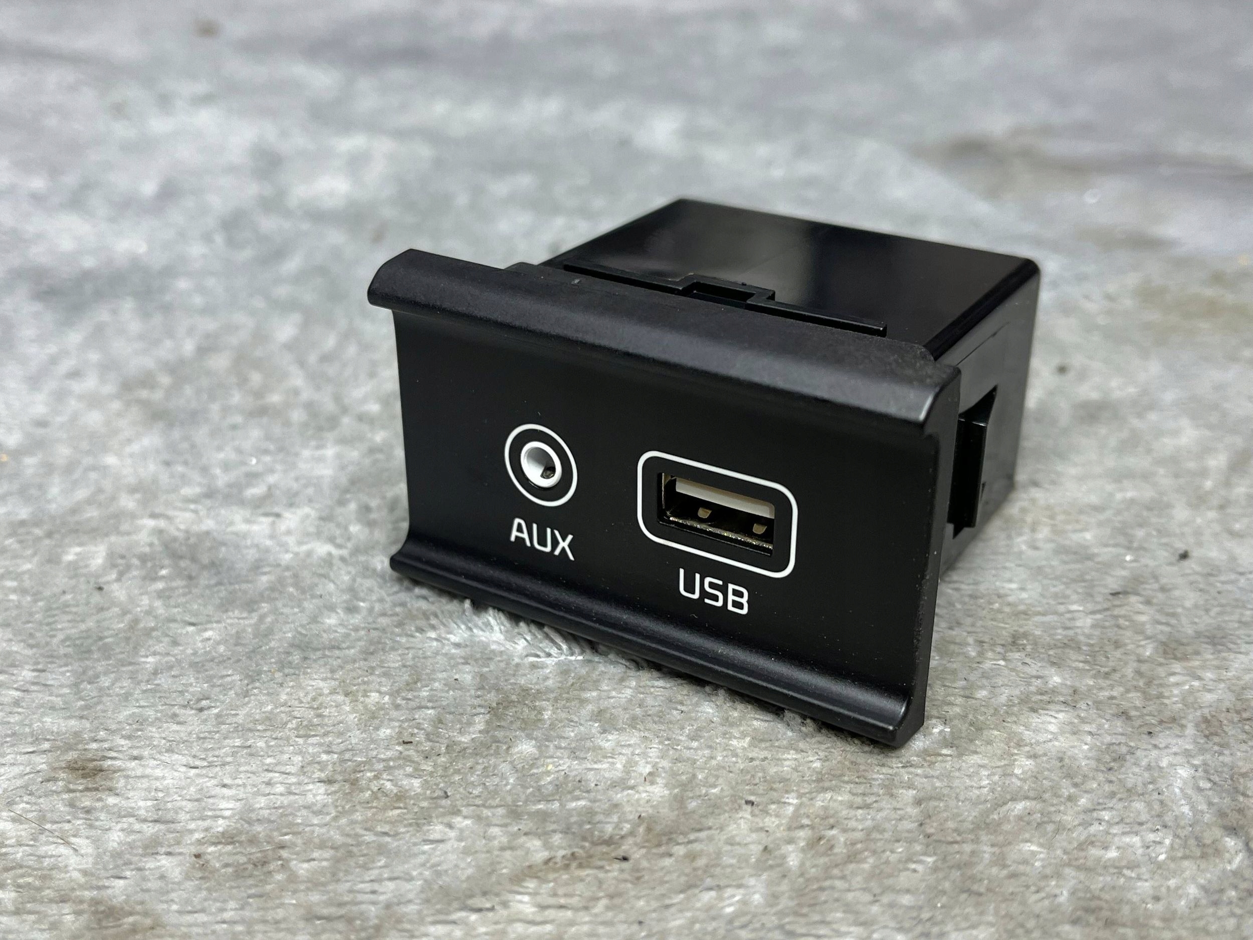 adapter AUX USB ZAPALNICZKI bundle 96120-G5100 KIA NIRO !J