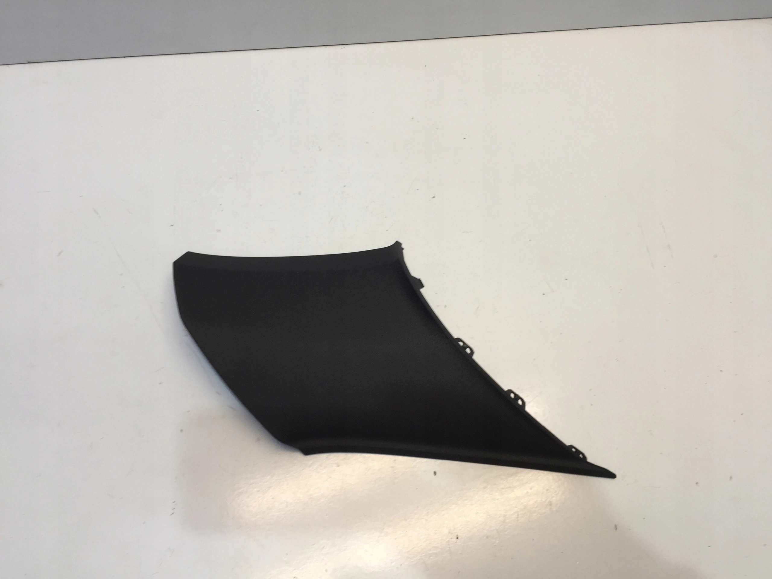 SKODA SCALA 2019 OSLONA POSZYCIE SLUPKA LEWY TYL