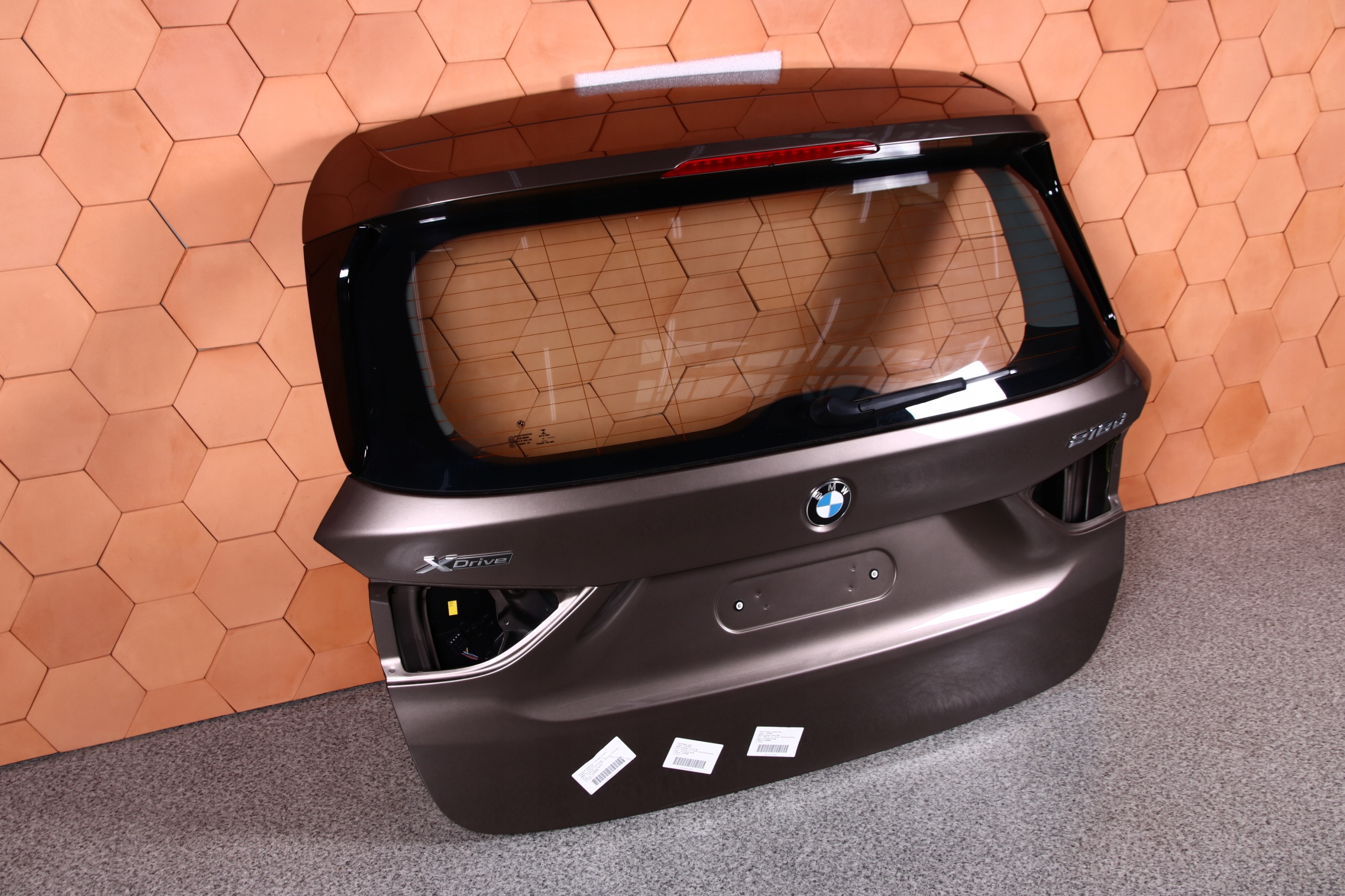 BMW 2 F46 KLAPA TYŁ TYLNA KOLOR C2S JUCAROBEIGE Typ samochodu Samochody osobowe