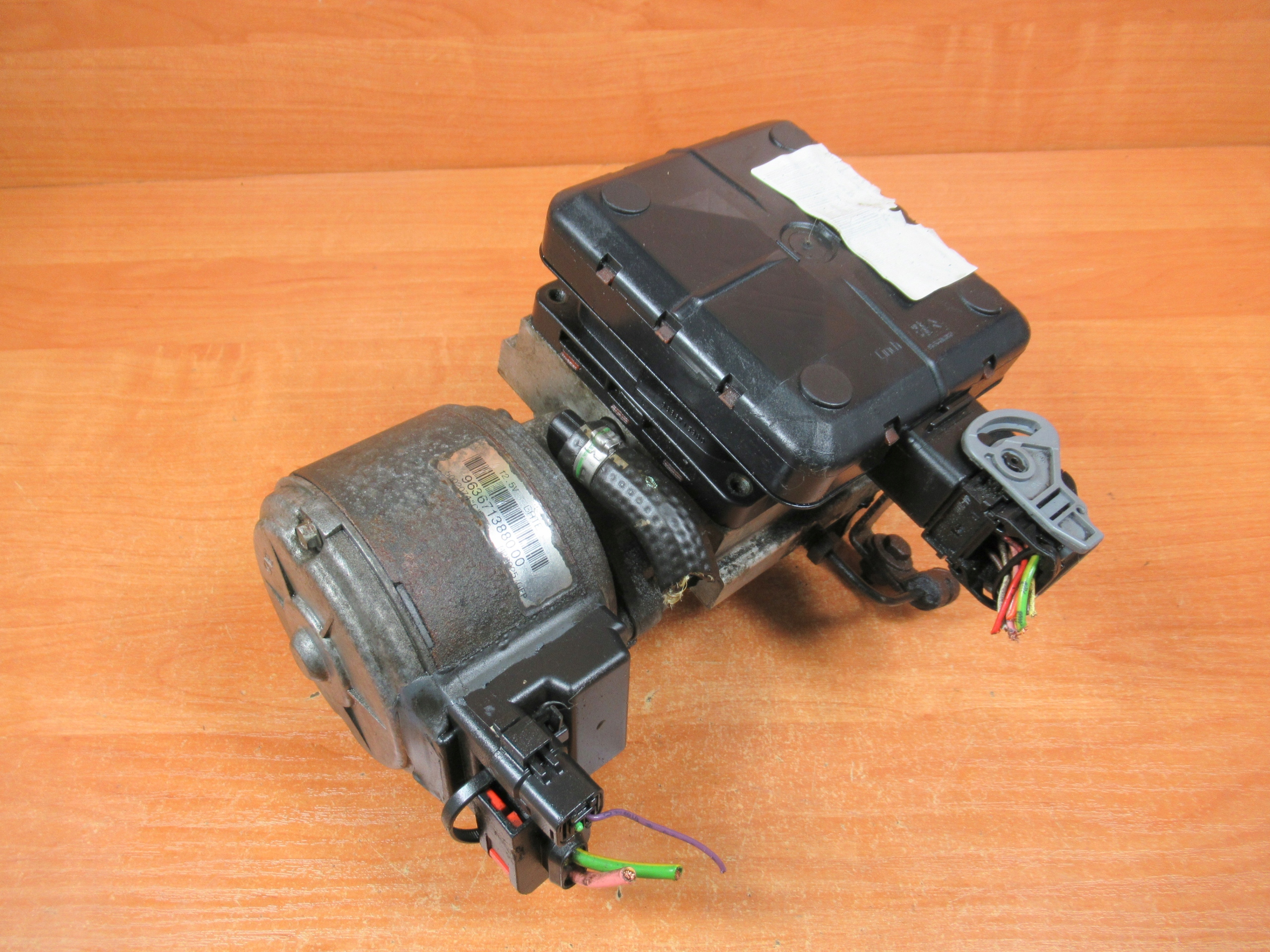 9636713880 - Насос подвески CITROEN C5 и II 965560580 X3