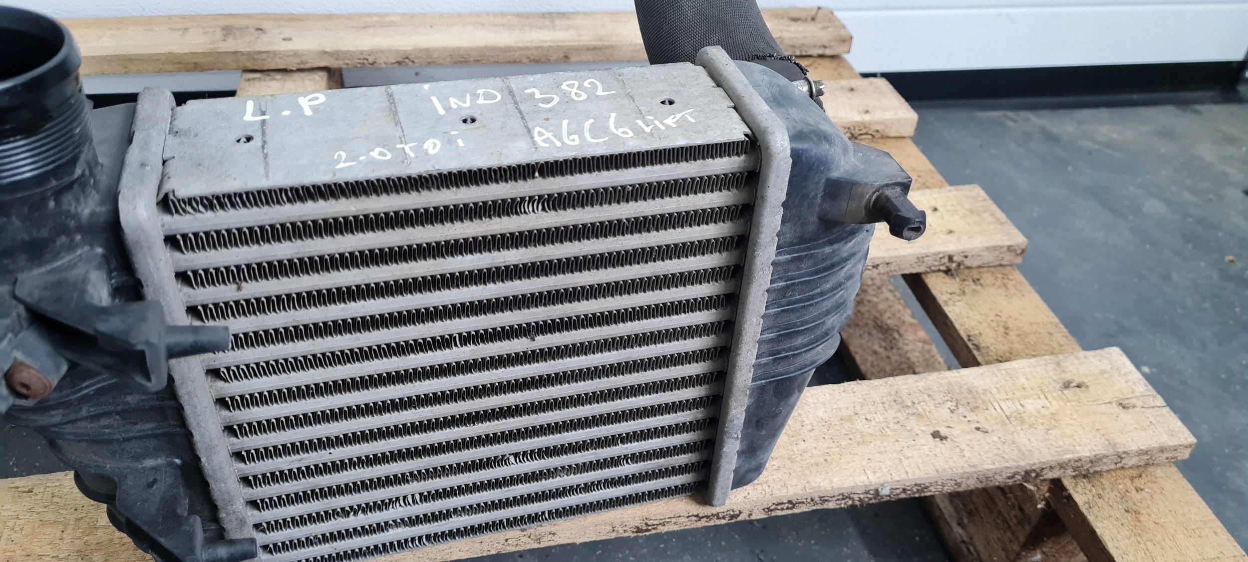 A6 C6 LIFT Kühler INTERCOOLER luft links 2.0 TDI 4F0145805AC