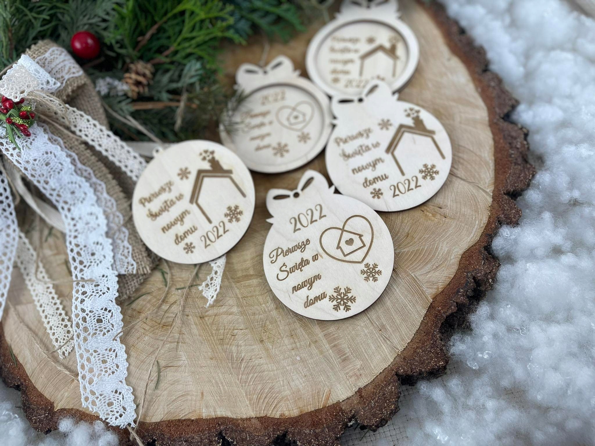 DREWNIANA BOMBKA PIERWSZE ŚWIĘTA W NOWYM DOMU Kod producenta Bombka nowy dom