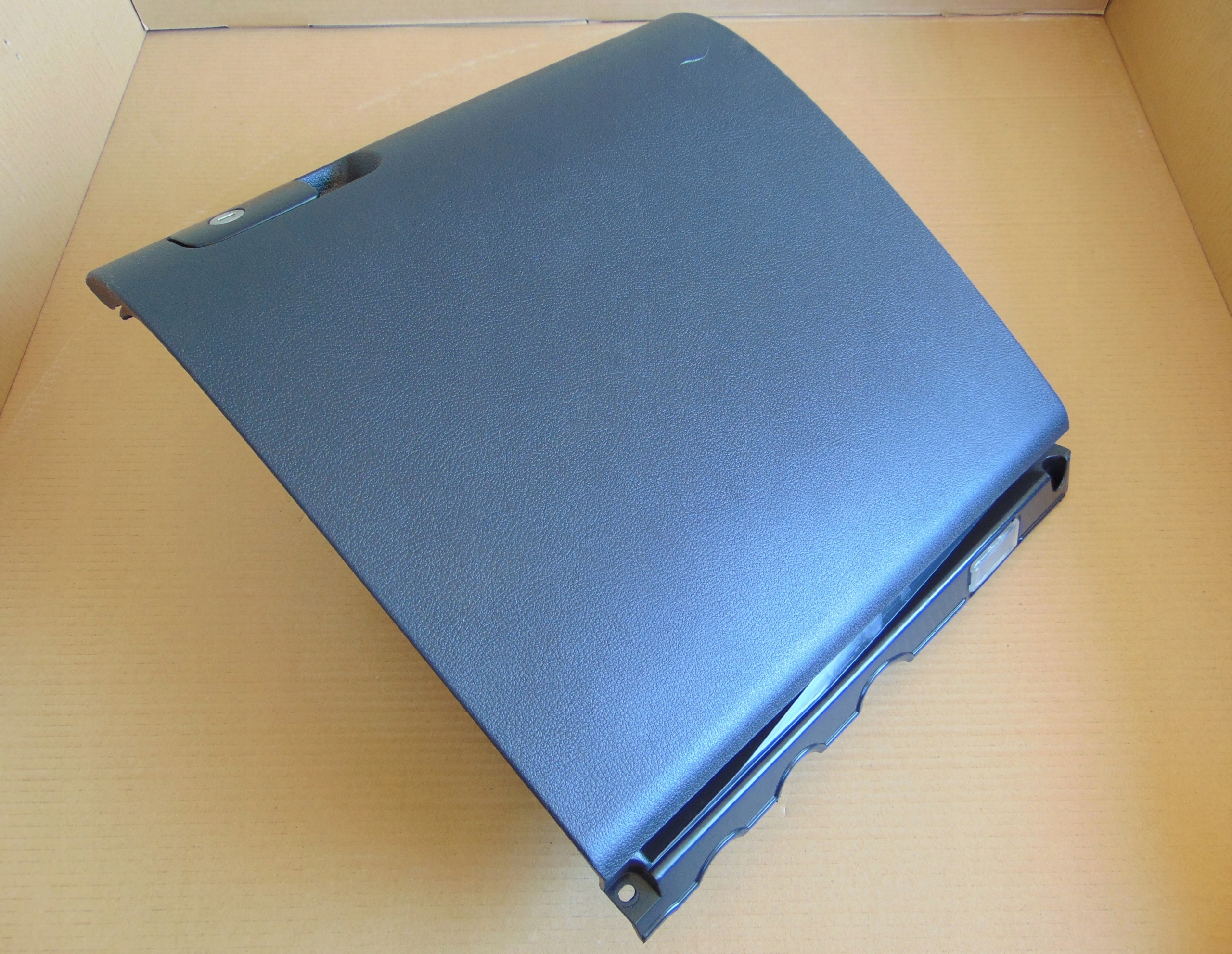 бардачок пассажира volkswagen oe 5M1857097Q