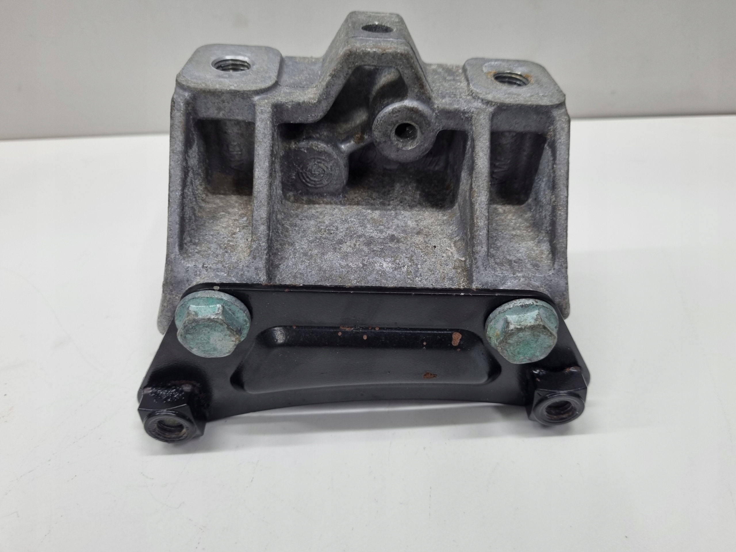 VW GOLF V TOURAN ALTEA AUDI A3 1.4 1.6 16V ŁAPA SKRZYNI BIEGOW 1K0199111D