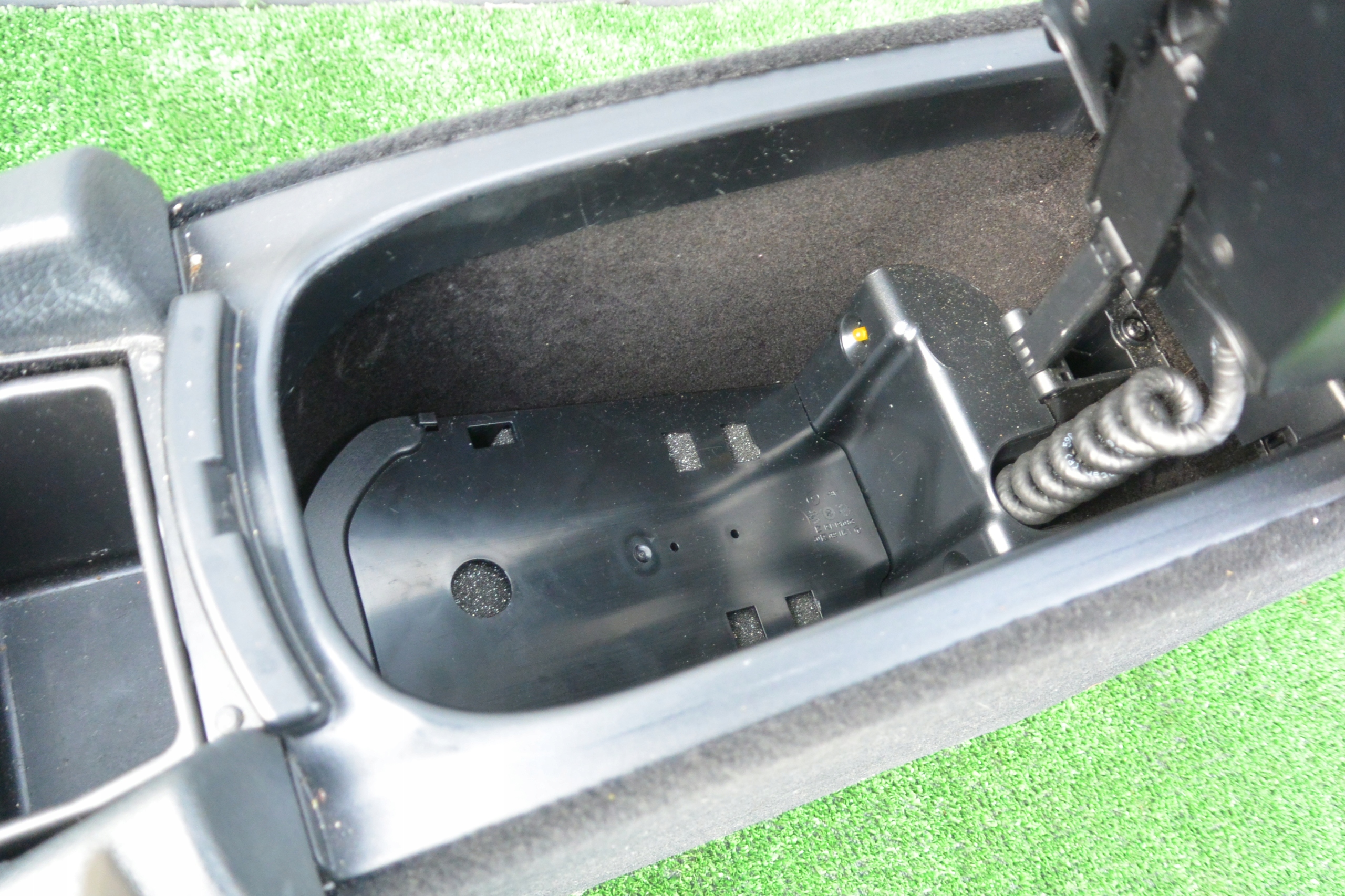 TUNEL mitte Leder AVANTGARDE MERCEDES-BENZ W211 E-KLASA