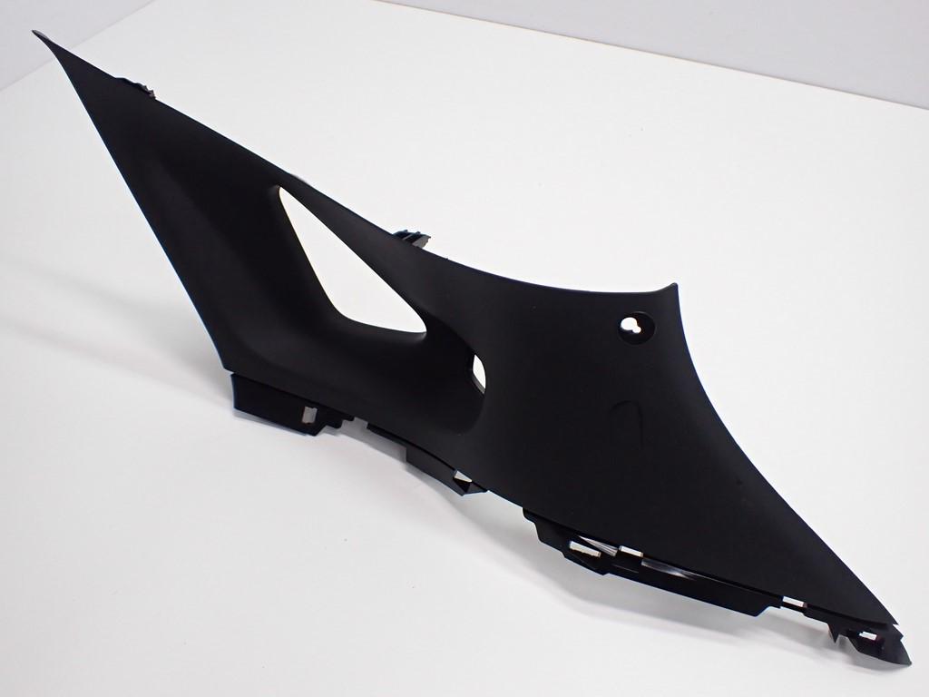 L1TB-A31010-A L1TB-A31010 - ПЛАСТИК КРИШКА СТІЙКИ ПРАВА ЗАДНЯ PUMA II MK2 22R